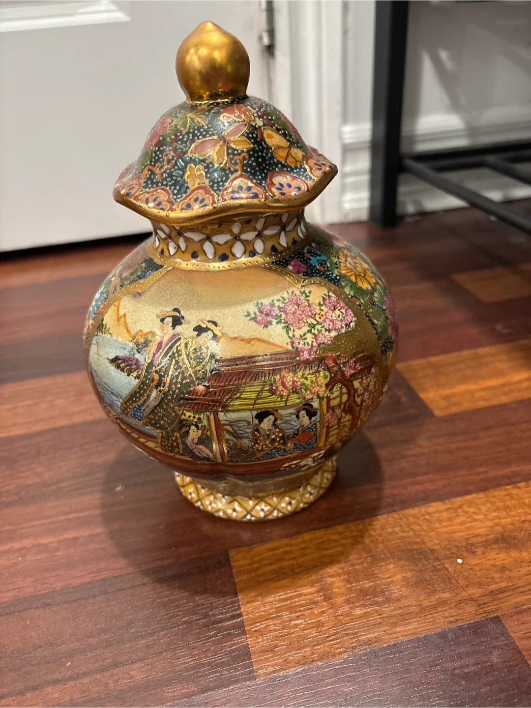Decorative Vase with Lid image indicator(2)