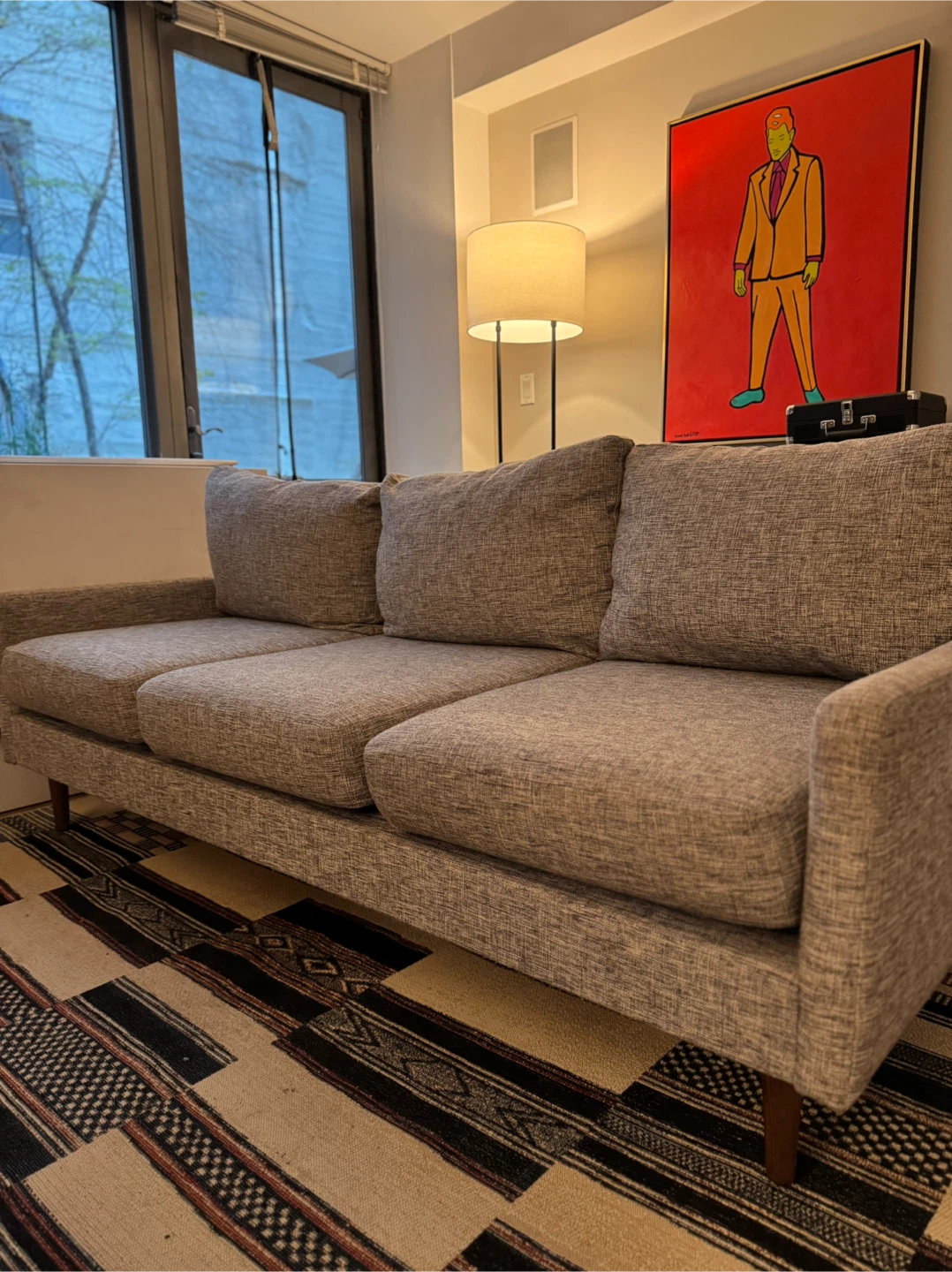 Modern Gray Sofa - Excellent Condition - photo 3