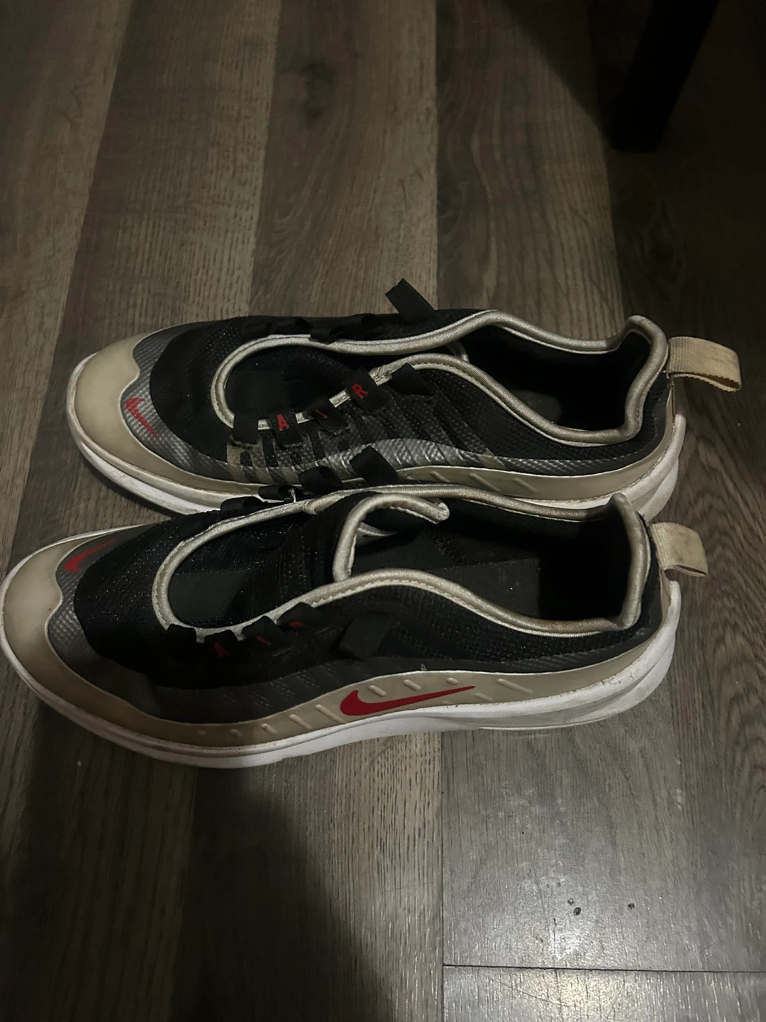 Nike Air Max Axis Sneakers