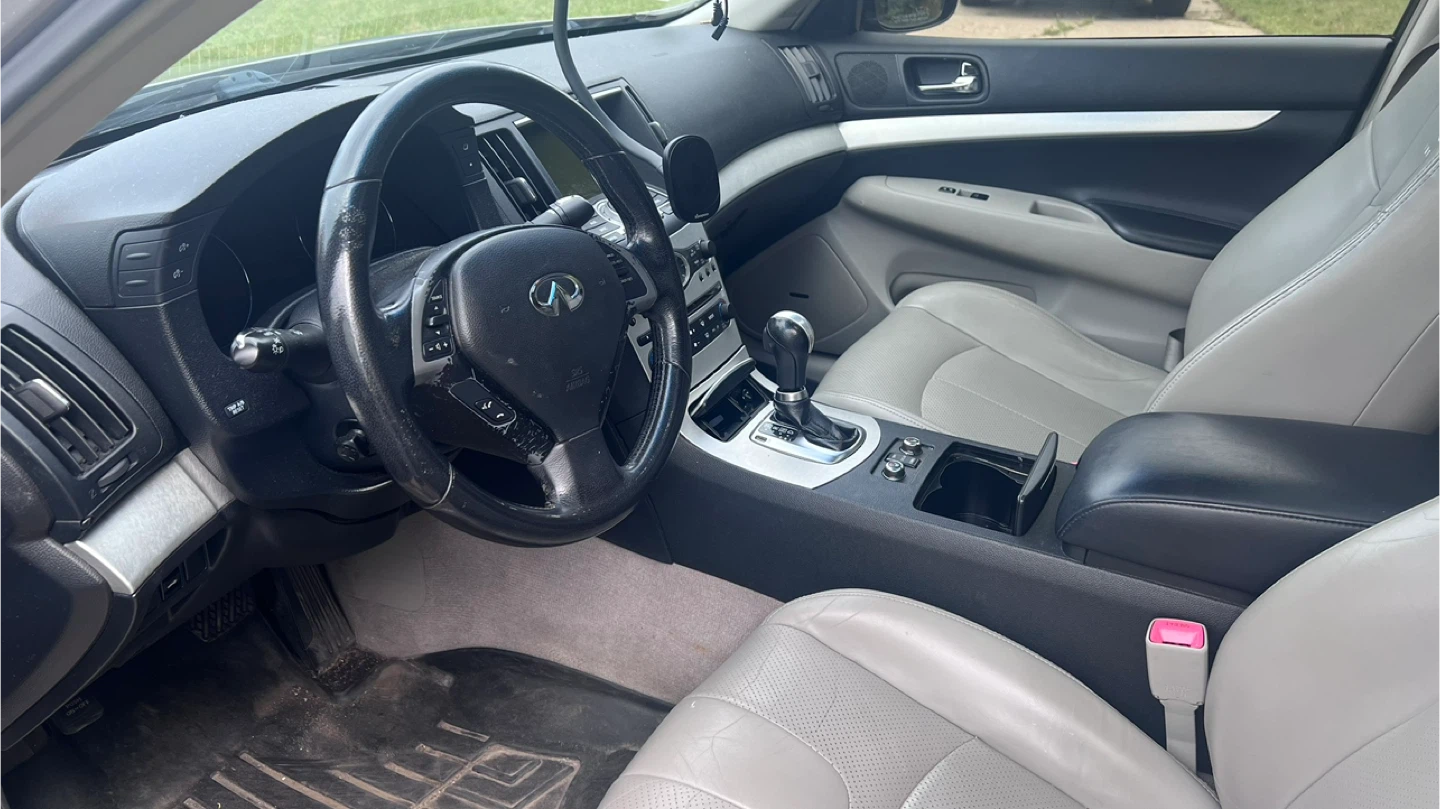 Infiniti G37X Sedan - photo 5