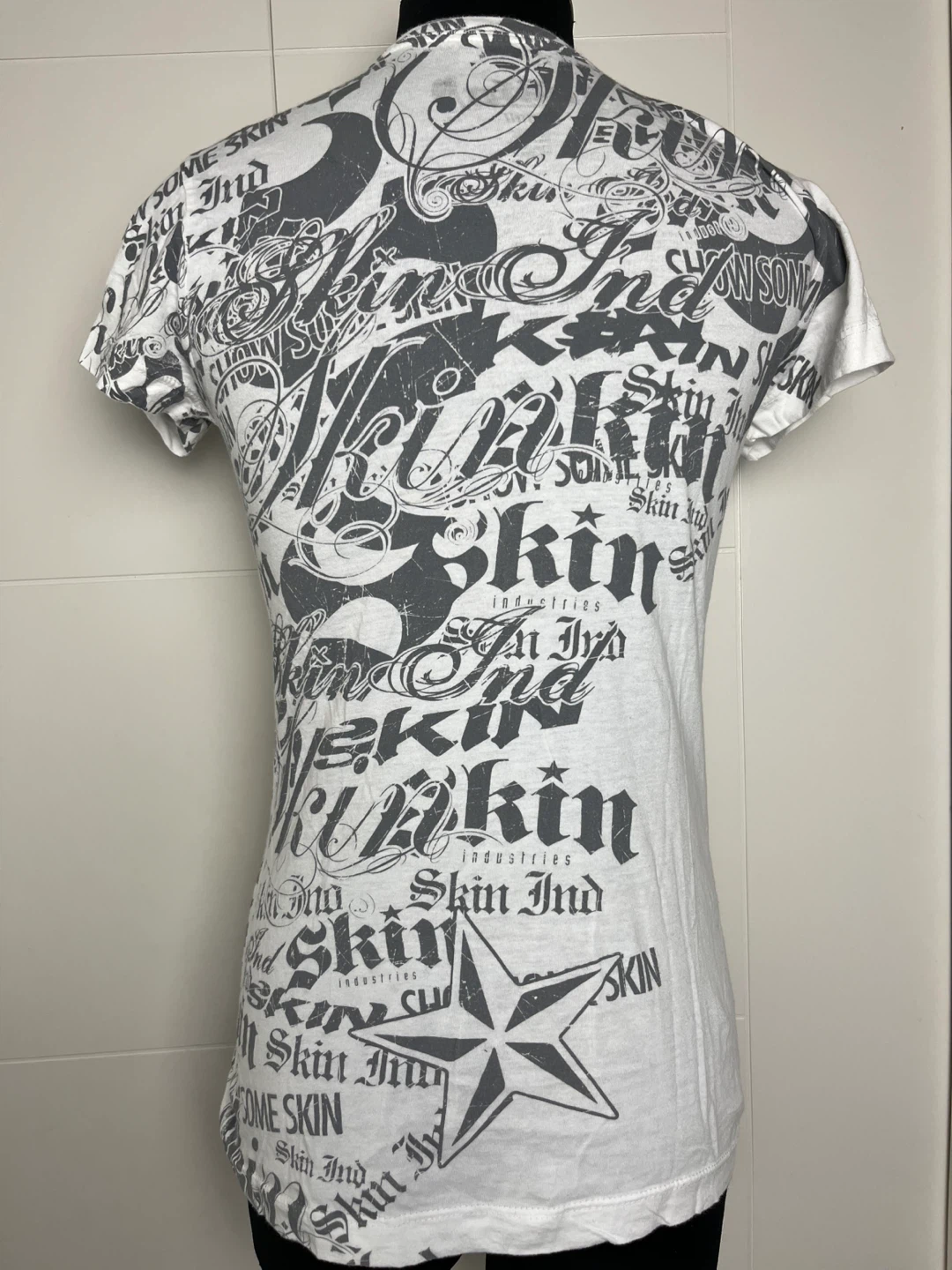 Skin Industries White Graphic T-Shirt - Size Small - photo 2