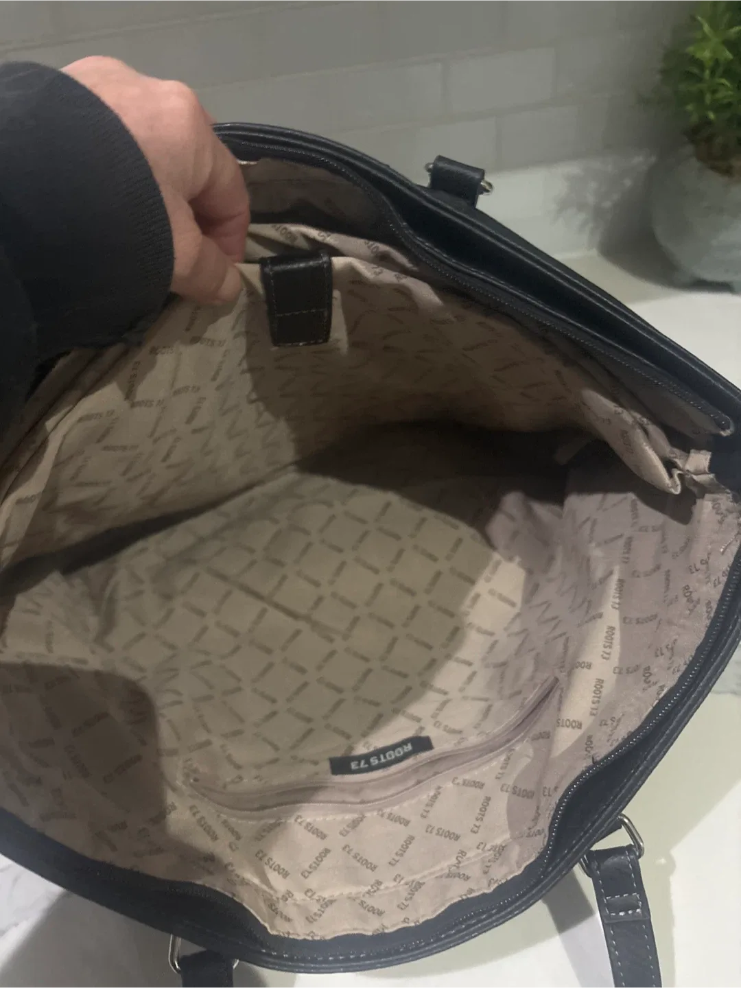 Roots 73 Black Tote Bag image indicator(6)