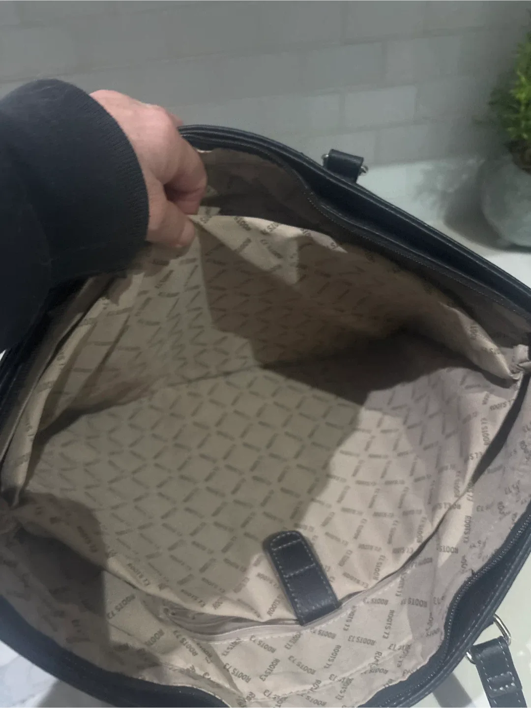 Roots 73 Black Tote Bag image indicator(5)