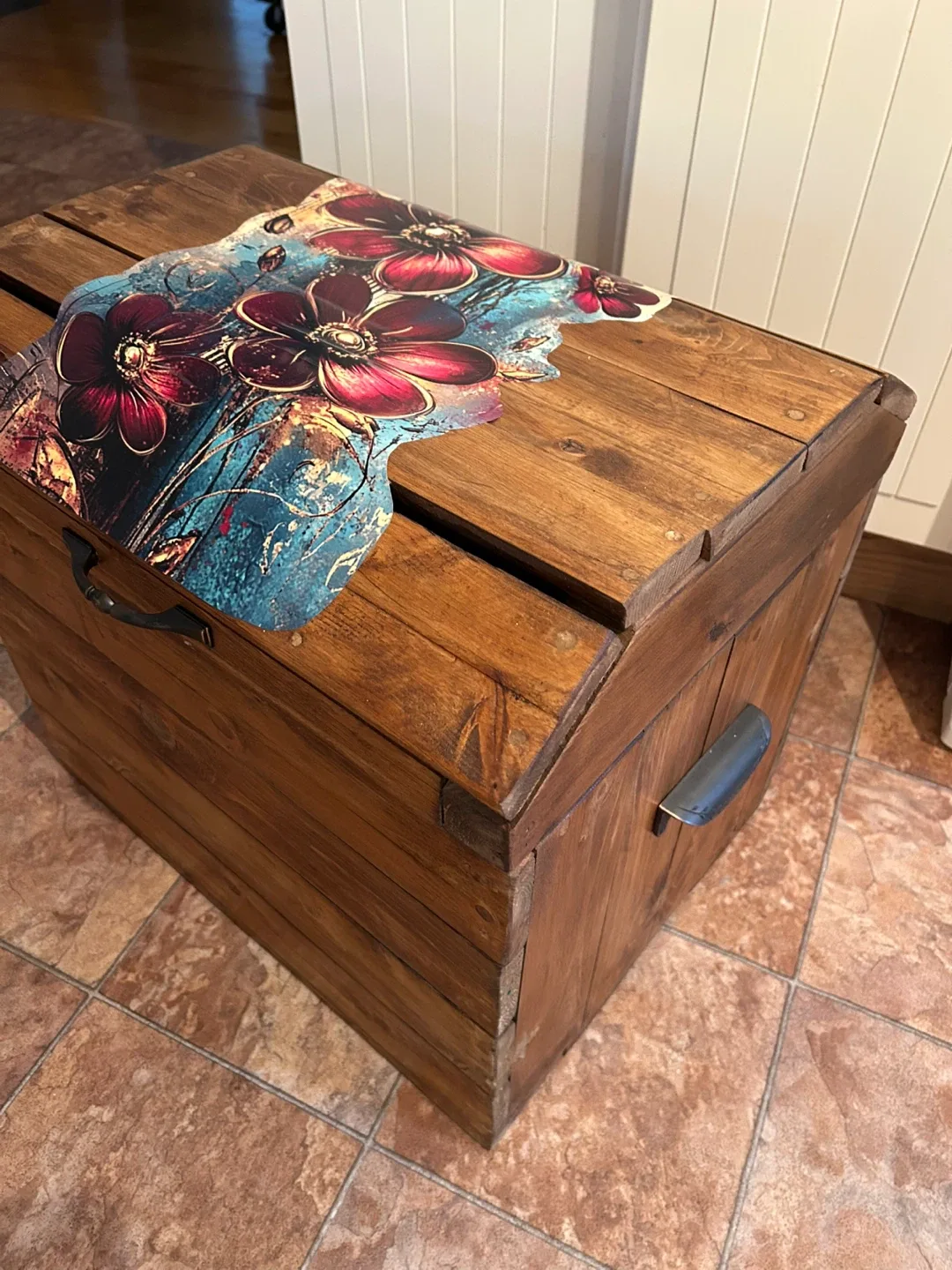 Wooden Storage Trunk with Floral Design image indicator(3)