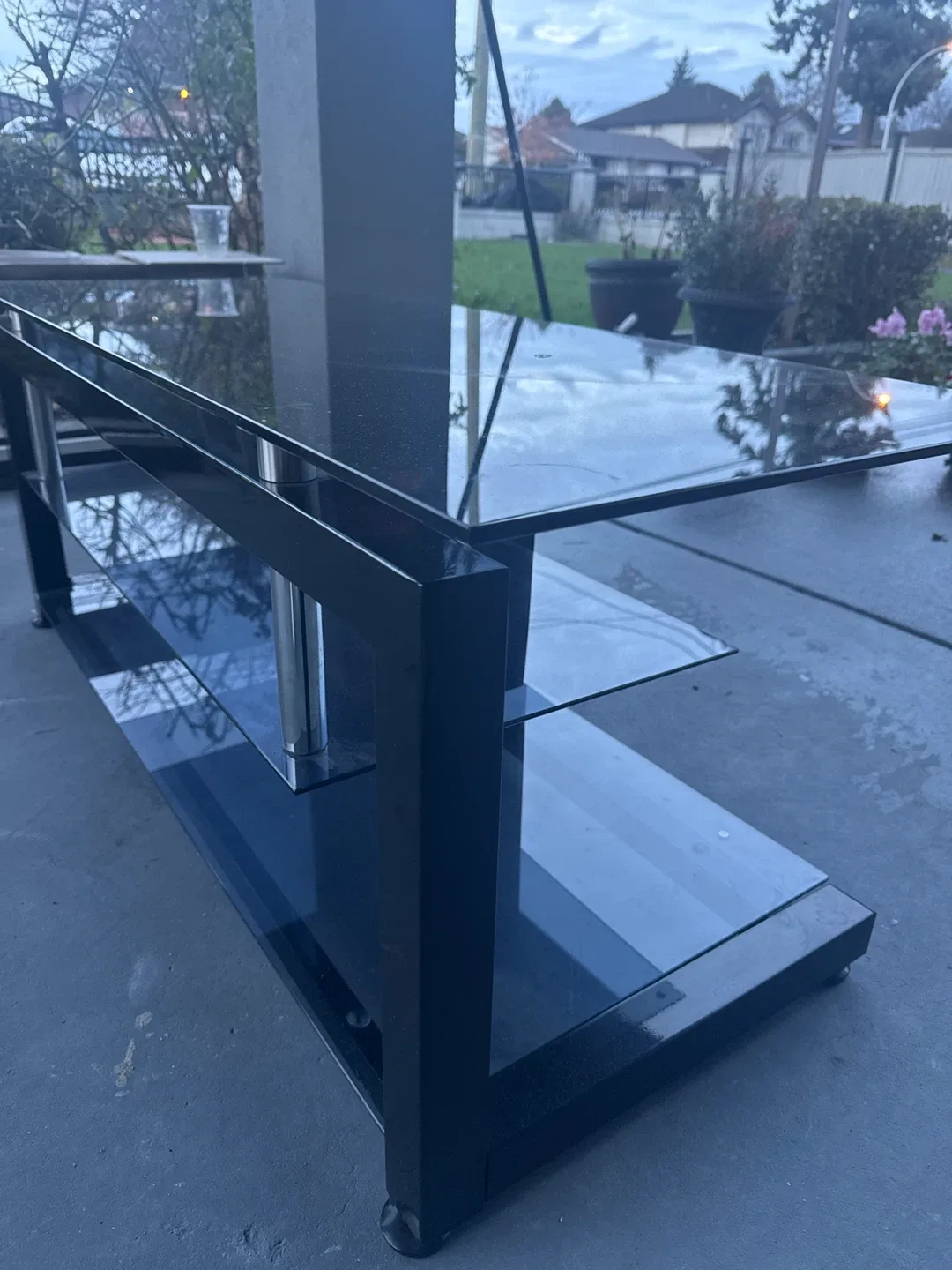 Black Glass TV Stand image indicator(2)