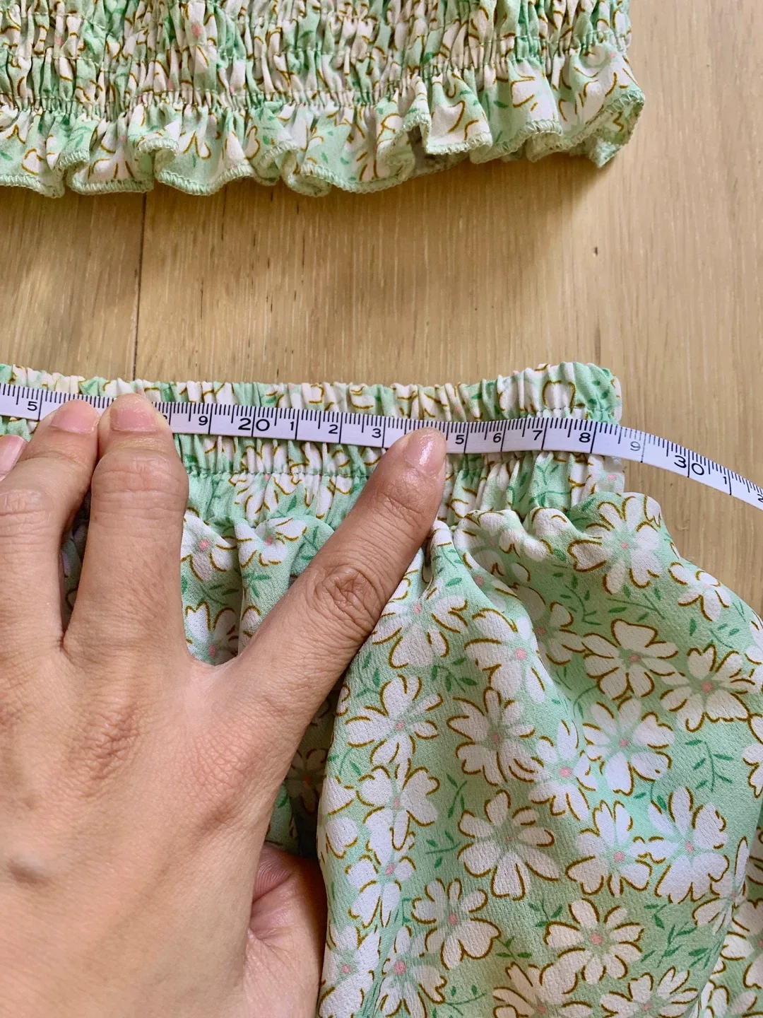 SHEIN Floral Print Ruched Strapless Top And Elastic Waist Shorts image indicator(5)