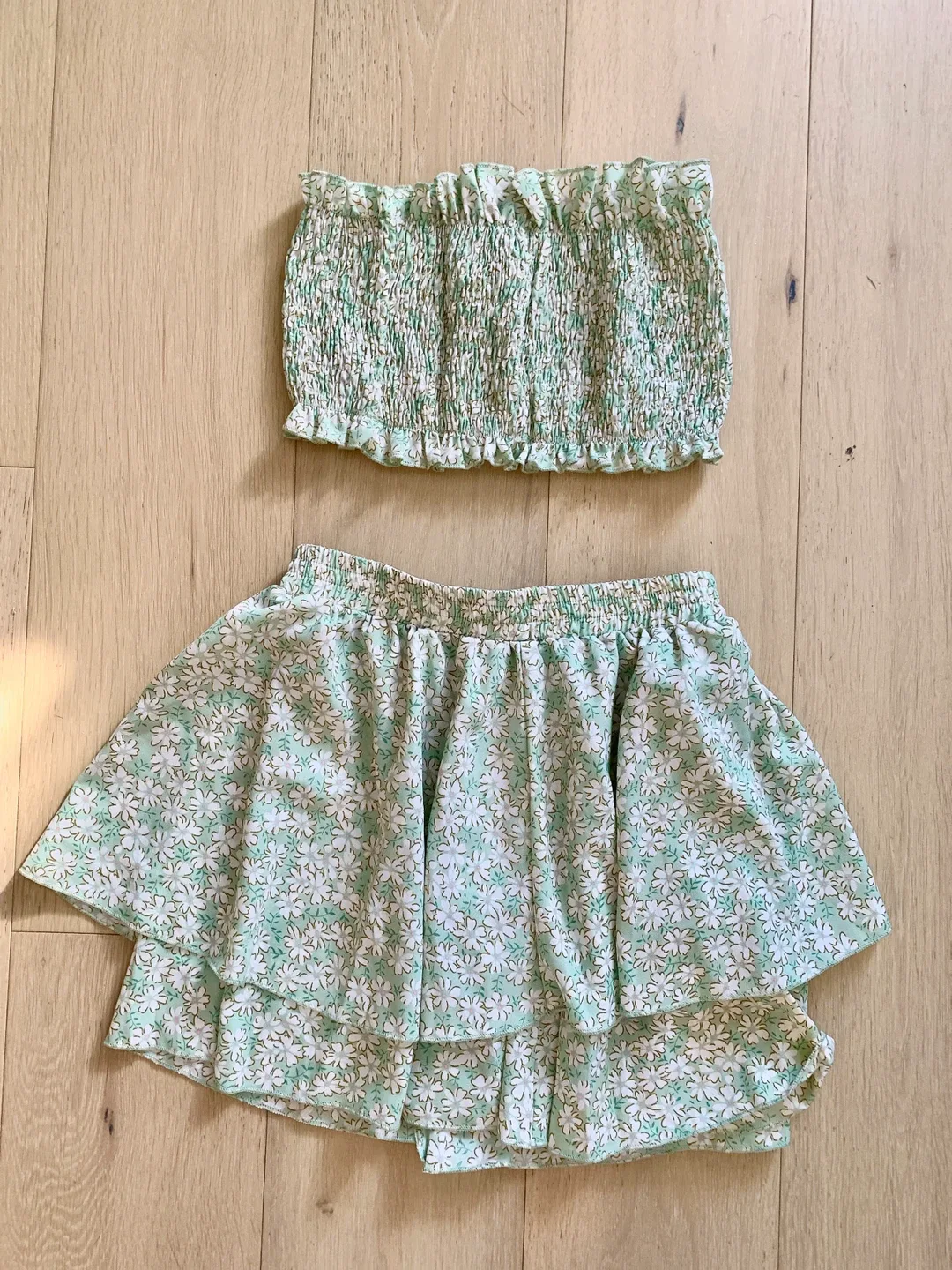SHEIN Floral Print Ruched Strapless Top And Elastic Waist Shorts