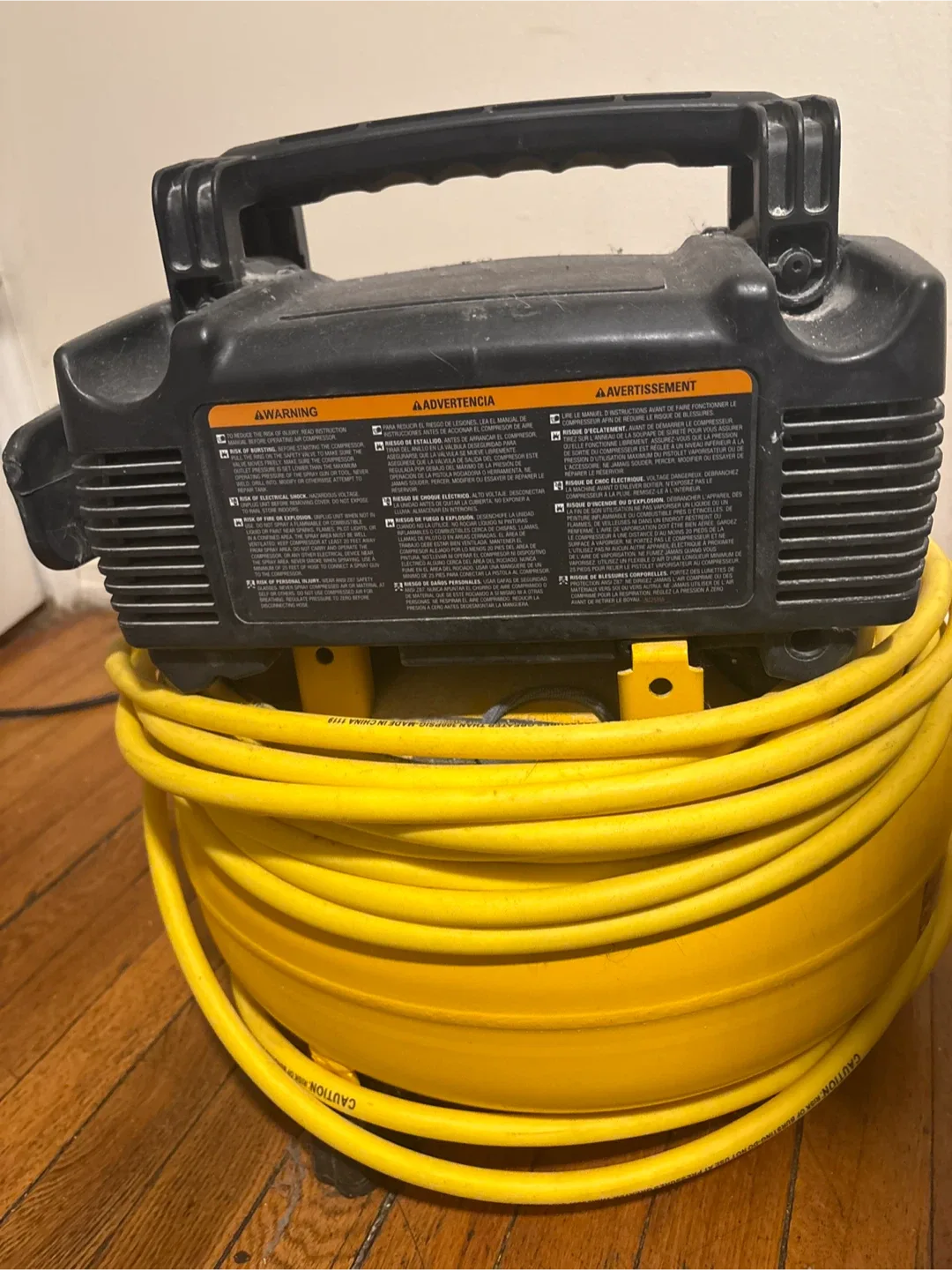 DeWalt 6.0 Gal Tank Air Compressor image indicator(4)