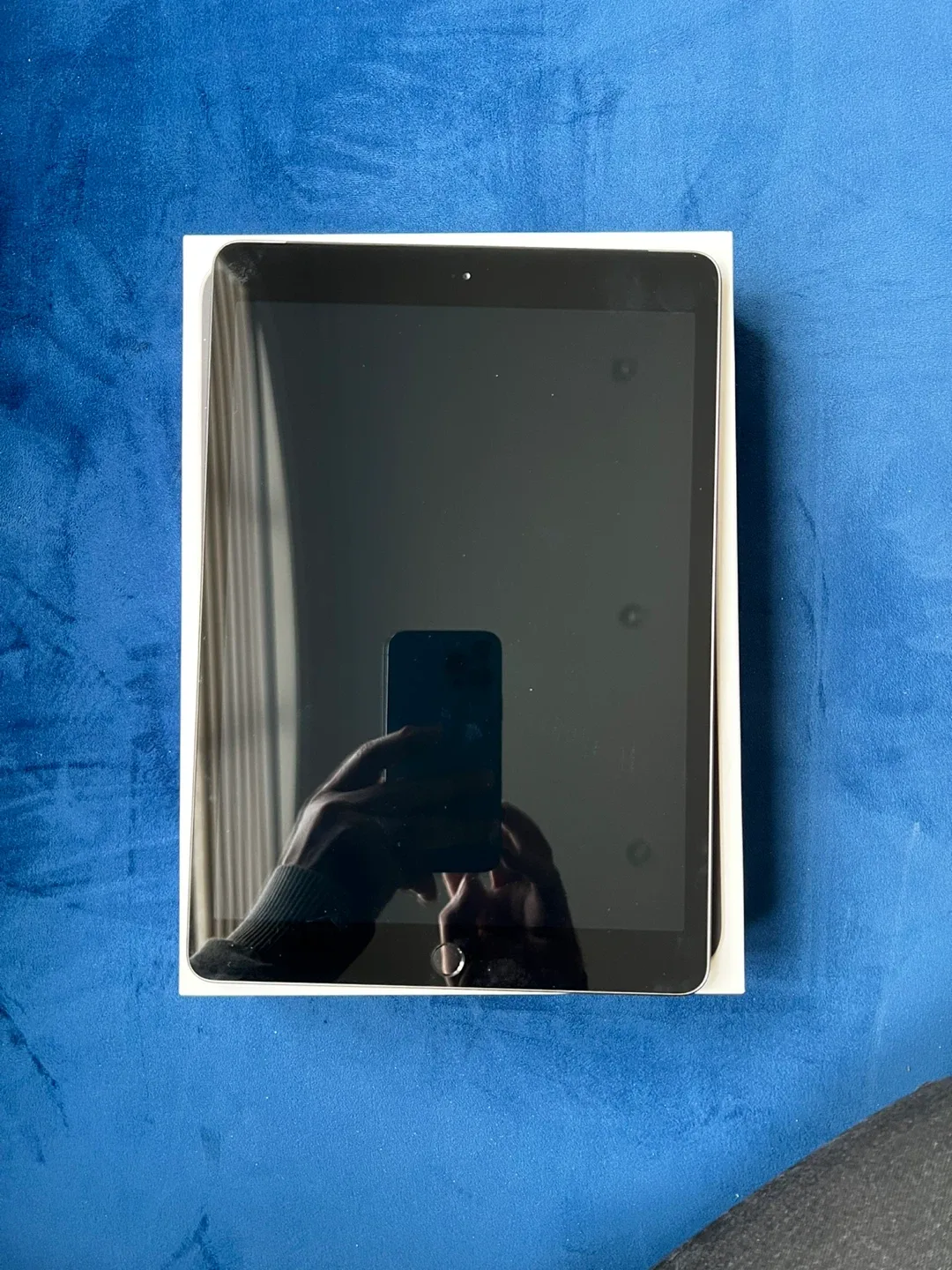 Apple iPad cellular+ WIFI (Gen 7 ) image indicator(2)