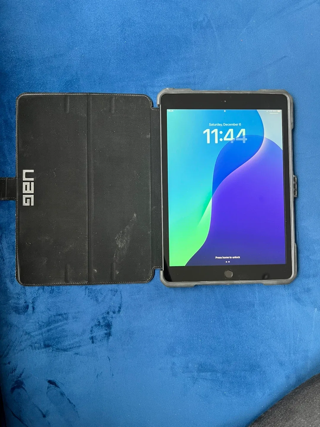 Apple iPad cellular+ WIFI (Gen 7 ) image indicator(6)