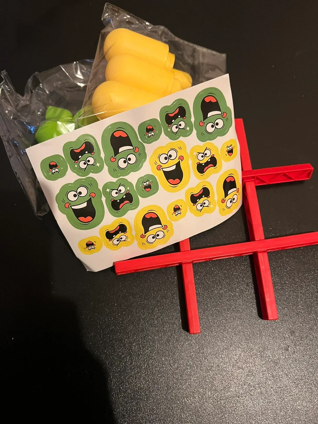 Gobble Up! Mini Game - 2 Players and card shuffler automatic