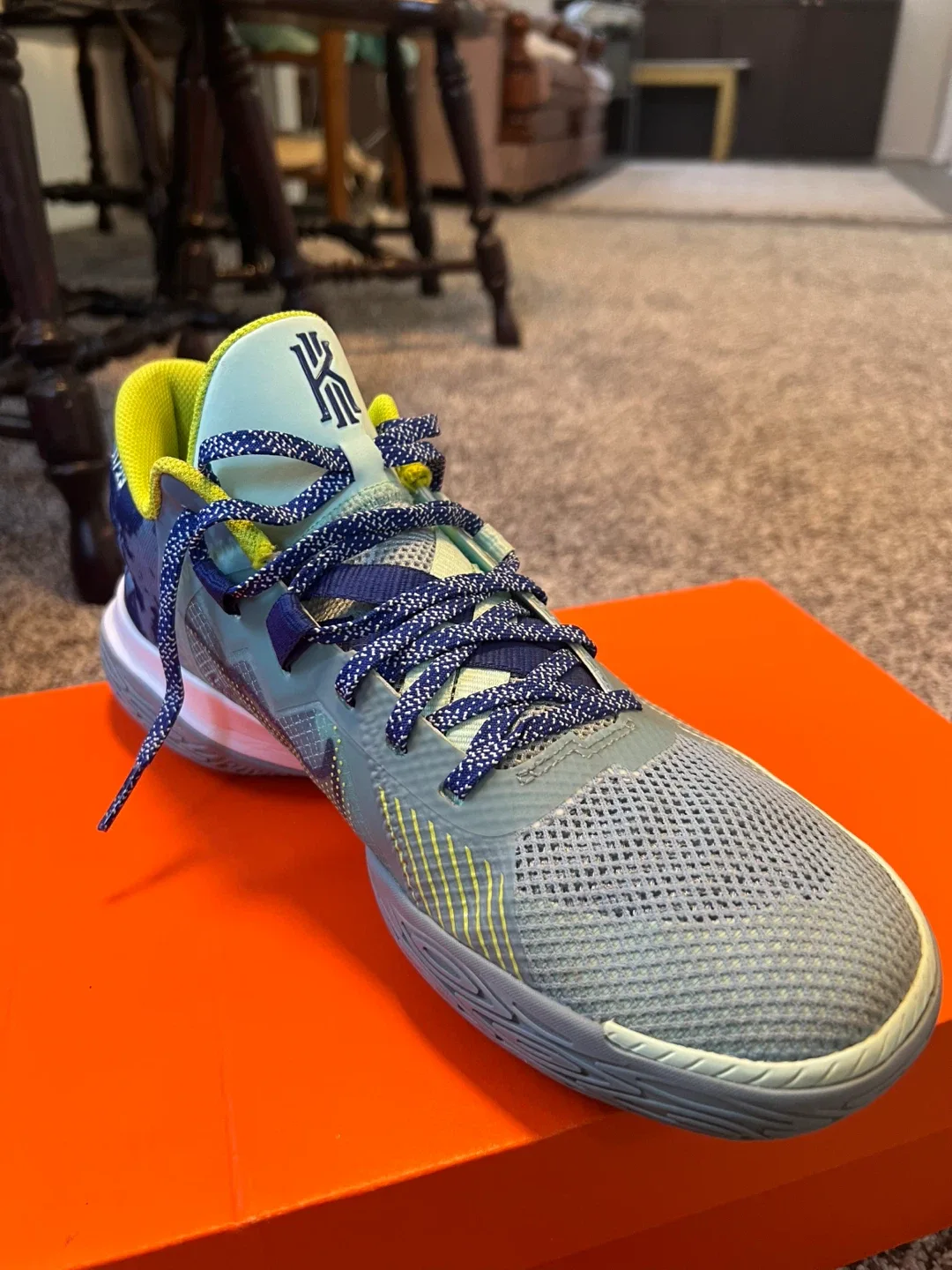 Nike Kyrie Flytrap 6 Basketball Shoes - Size 10.5 image indicator(5)