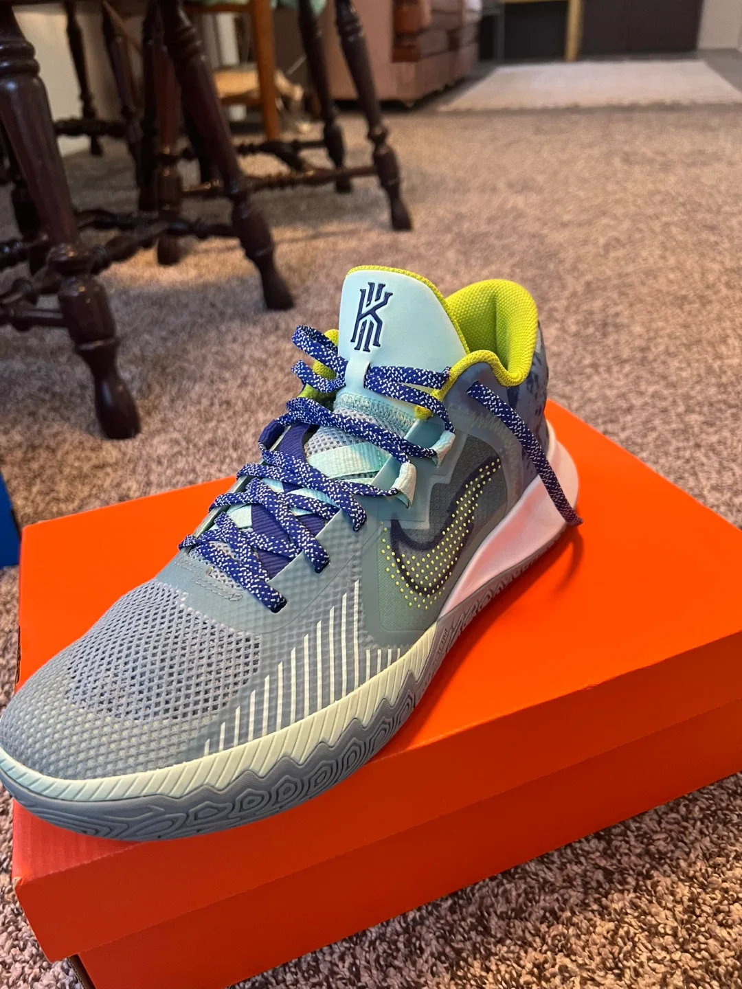 Nike Kyrie Flytrap 6 Basketball Shoes - Size 10.5 image indicator(4)