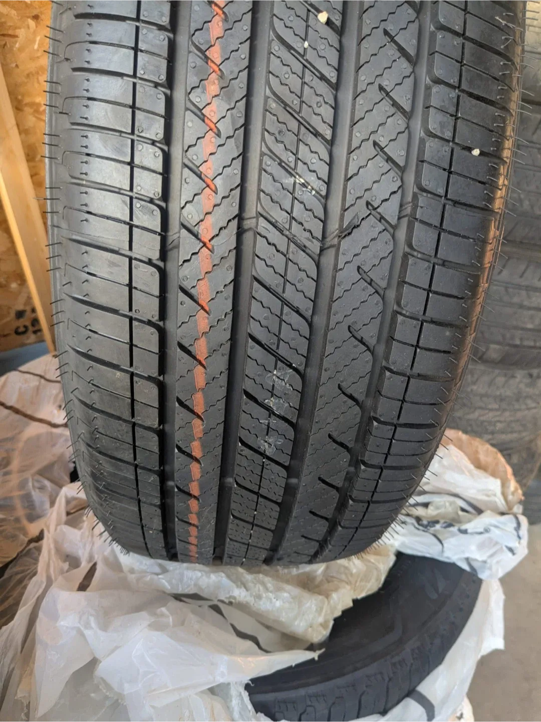 Bridgestone 235/50R20 105H M+S call 780 884 7800Tire image indicator(5)