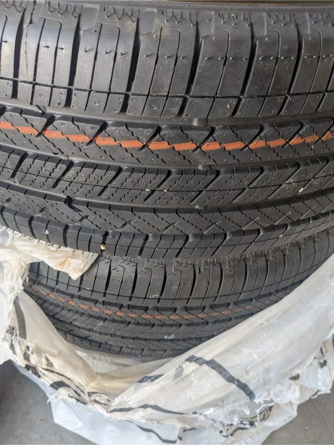 Bridgestone 235/50R20 105H M+S call 780 884 7800Tire image indicator(8)