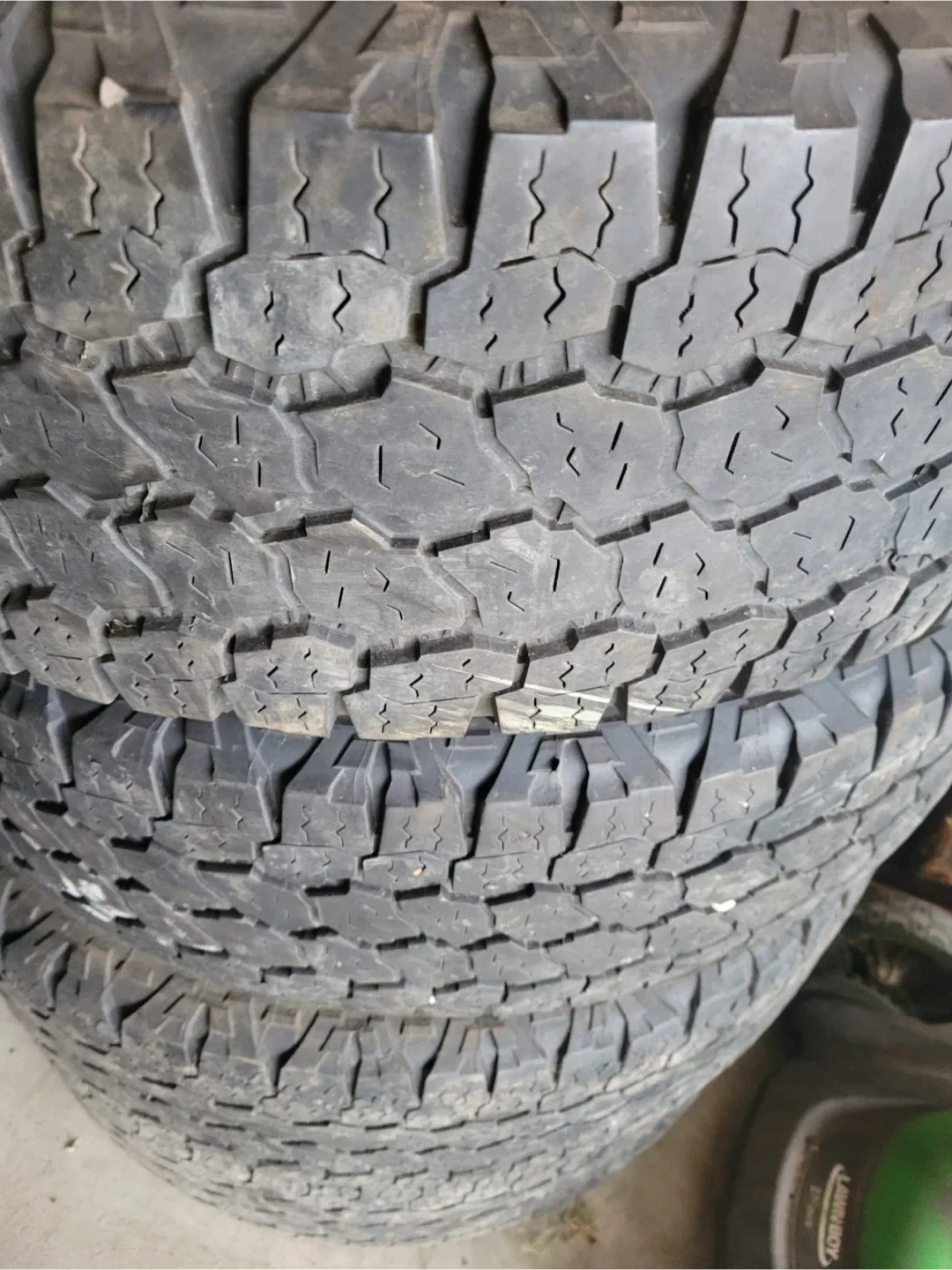 Goodyear Wrangler LT275/70R18 Tires 780 884 7800 image indicator(3)