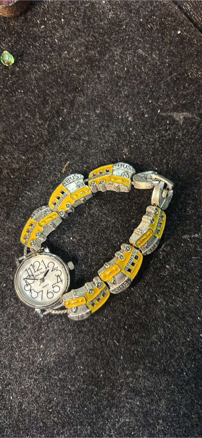 Time Piece Yellow School Bus Watch image indicator(2)