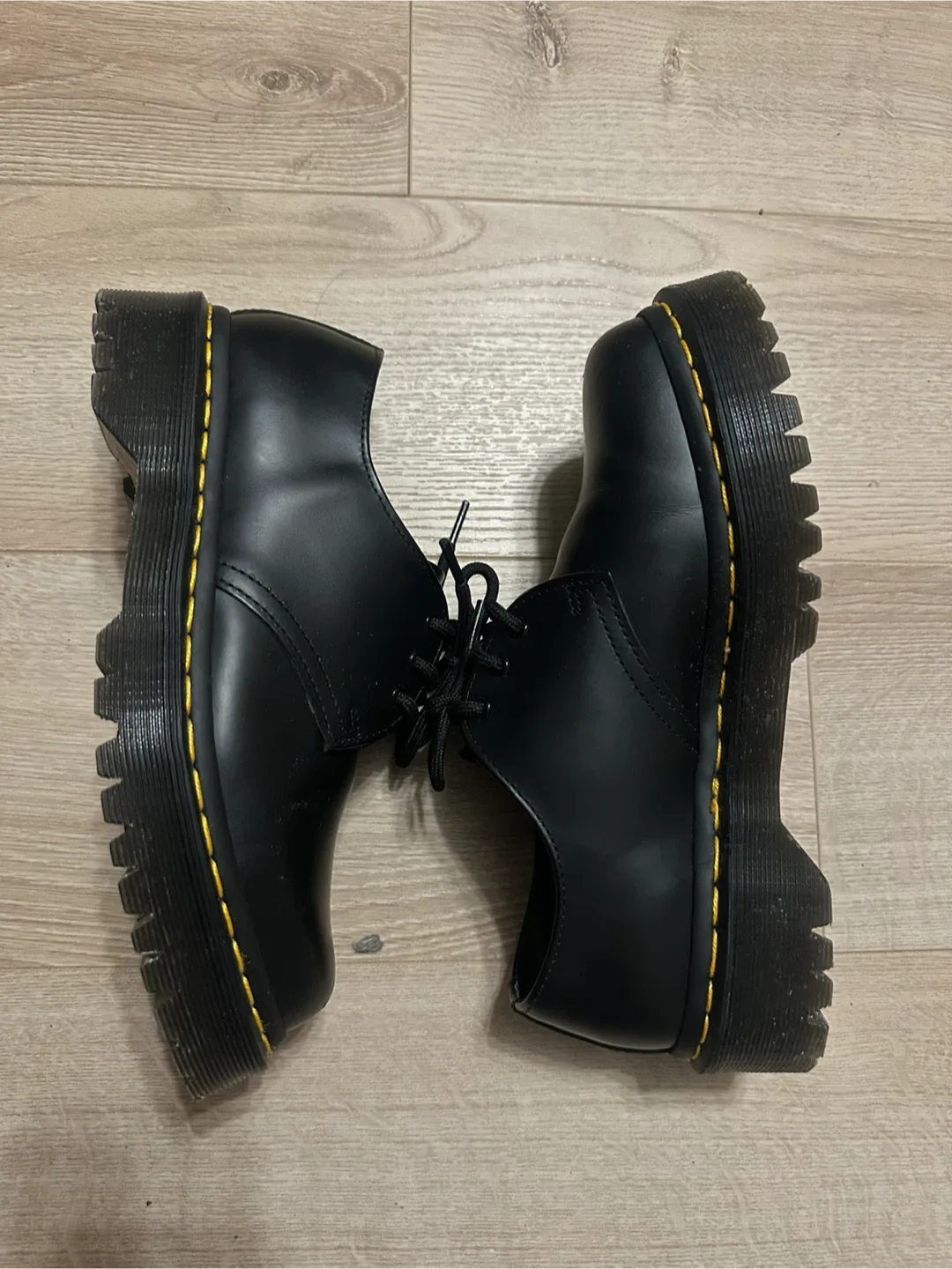 Dr. Martens 1461 image indicator(2)