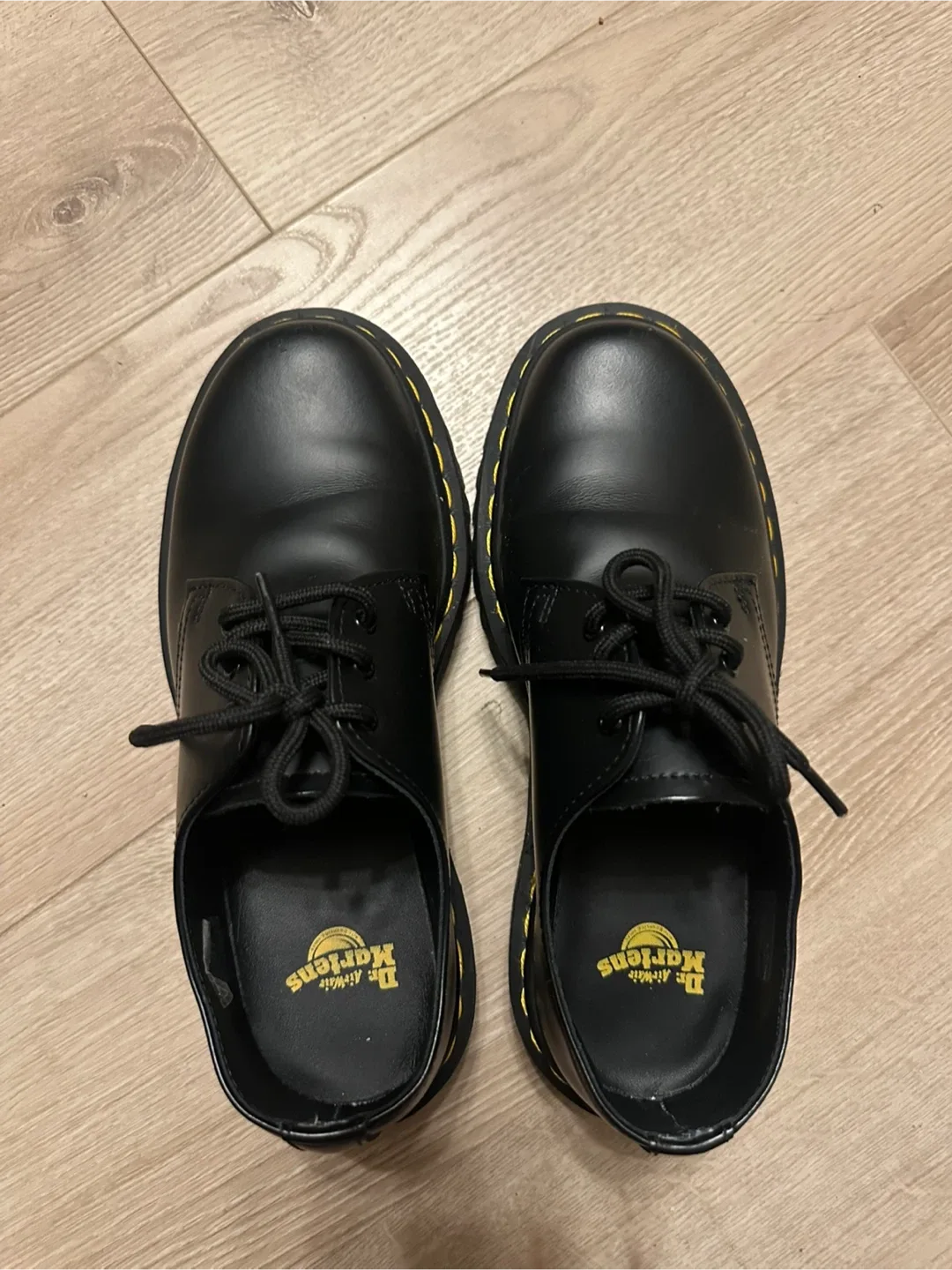 Dr. Martens 1461 image indicator(3)