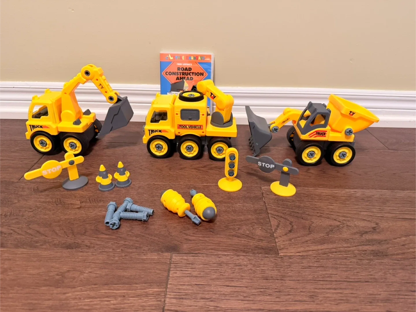 Take Apart Construction Toy + Brand New Tool Trunk Road DVD Set image indicator(4)