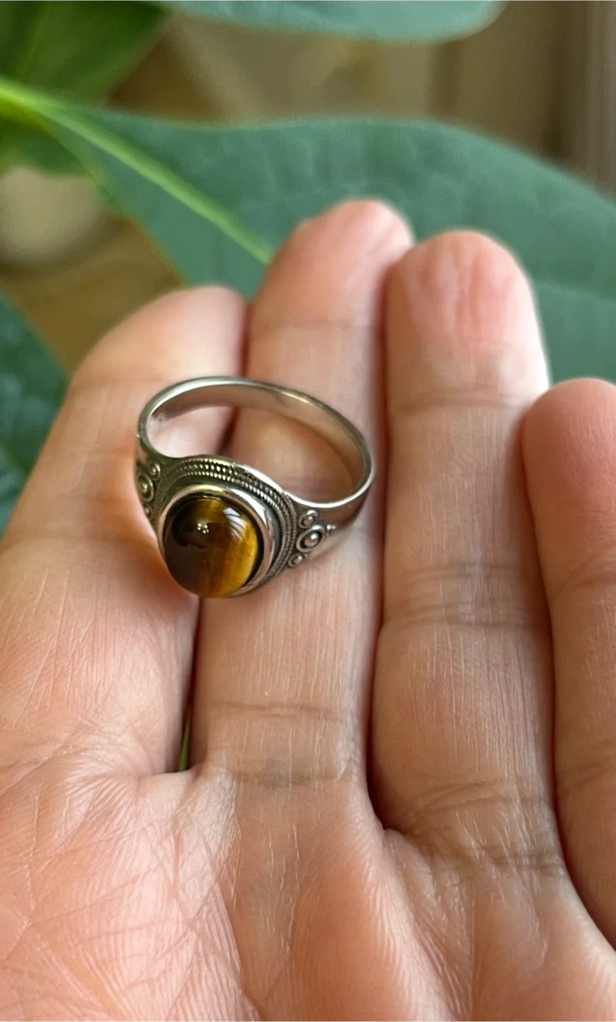 Tiger's Eye Ring  Size 10 Silver plated image indicator(2)