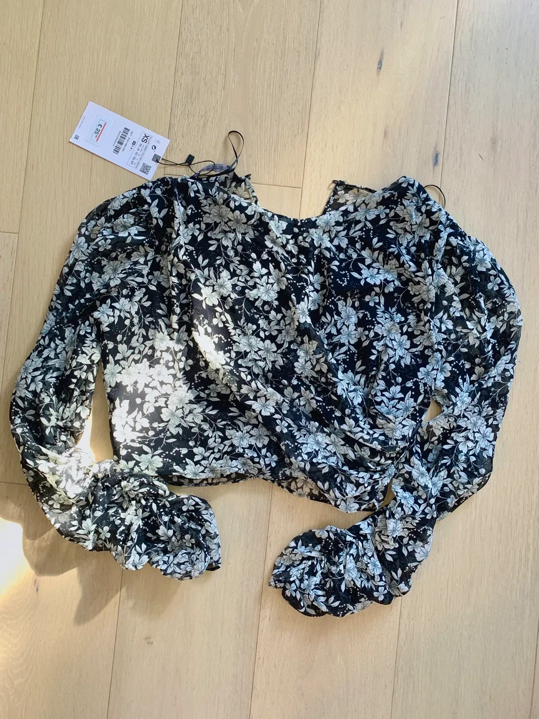 New Zara Floral Print Blouse - Size XS image indicator(2)