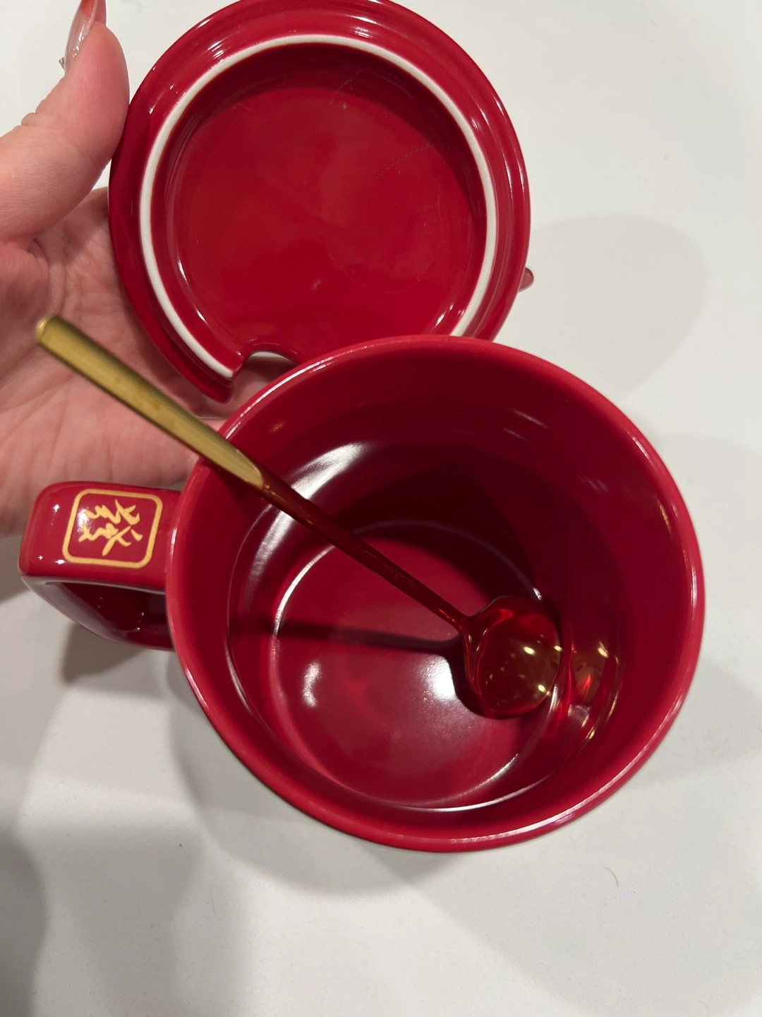 Red Mug with Lid and Spoon - photo 4