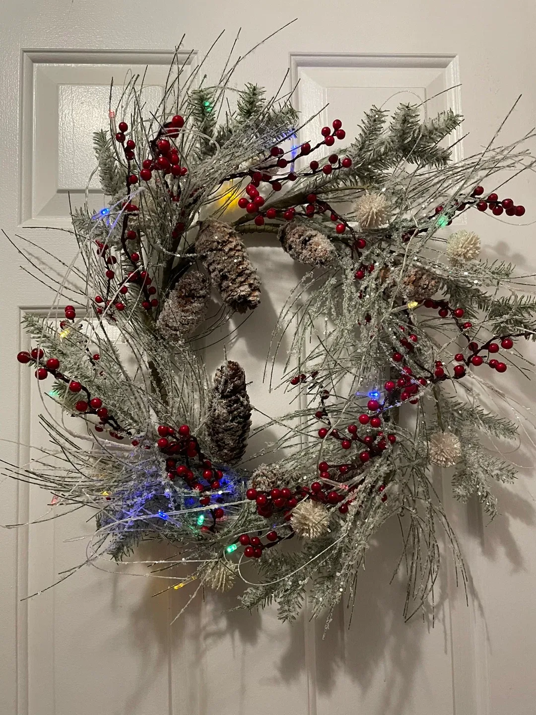 Original Christmas Wreath with Pinecones & Berries image indicator(2)