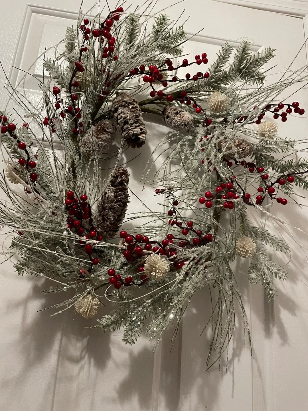 Original Christmas Wreath with Pinecones & Berries image indicator(4)
