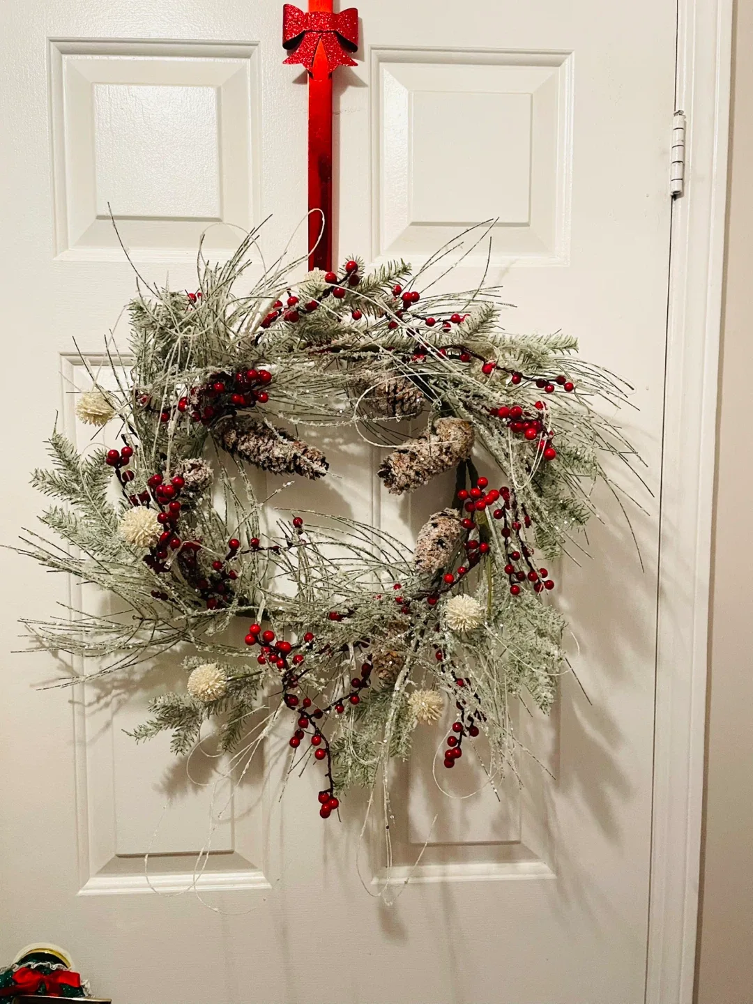 Original Christmas Wreath with Pinecones & Berries