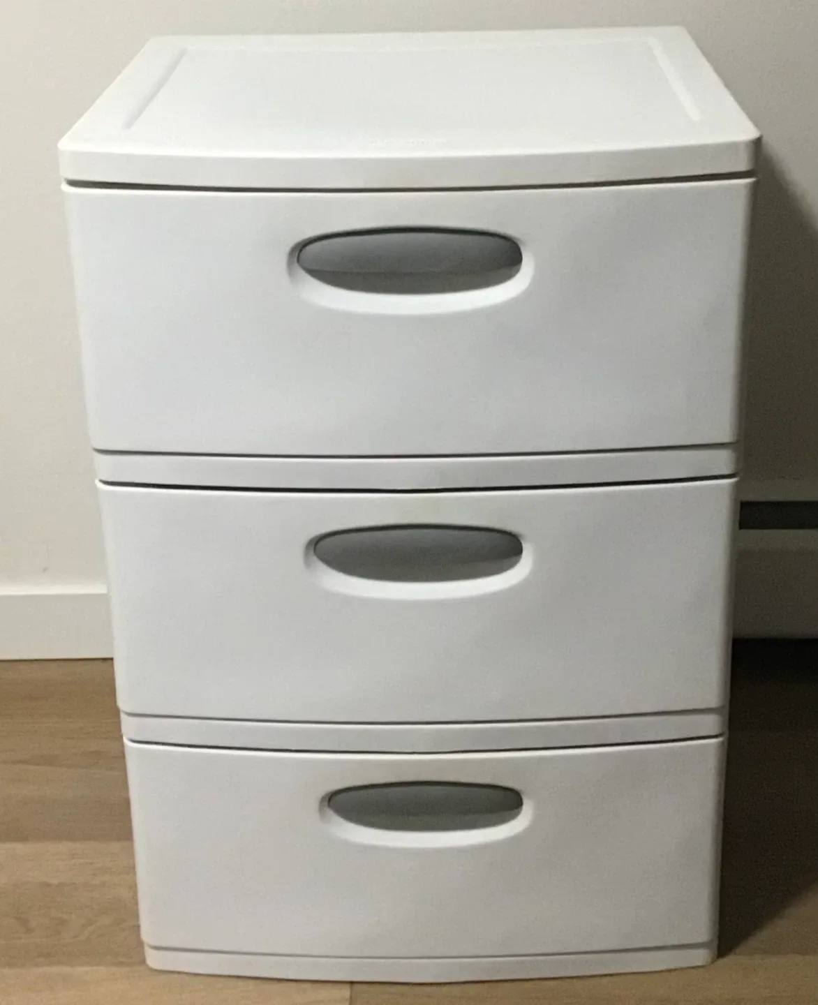 Safety Rail, Drawers, Mirror & Tables image indicator(3)