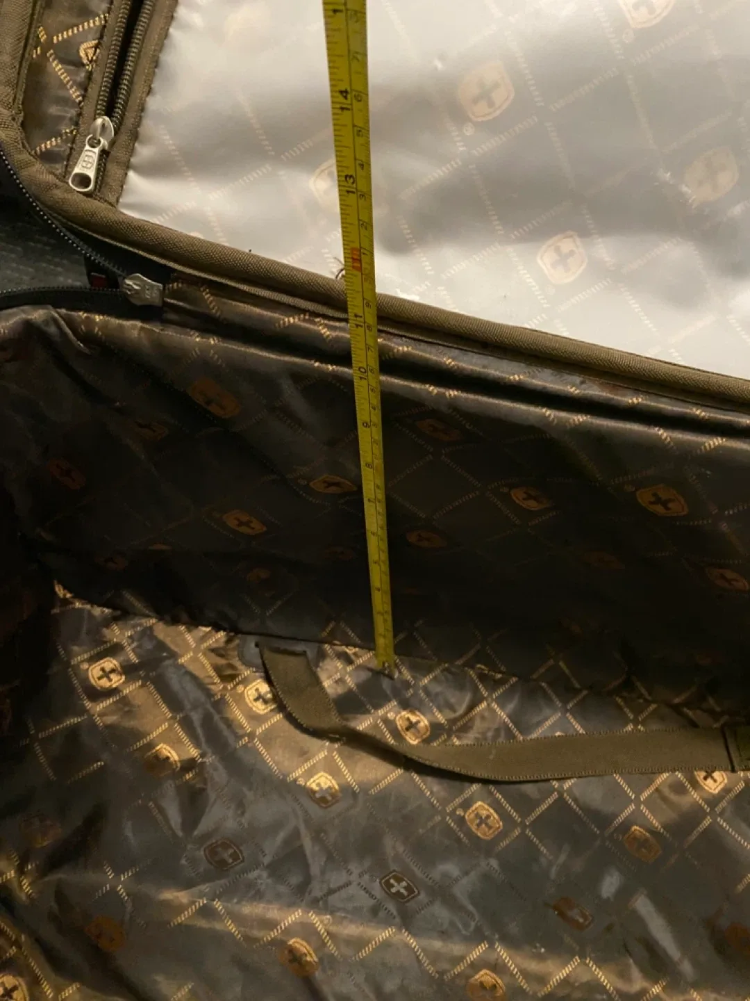 #Cleanout SwissGear Black Suitcase – image indicator(5)