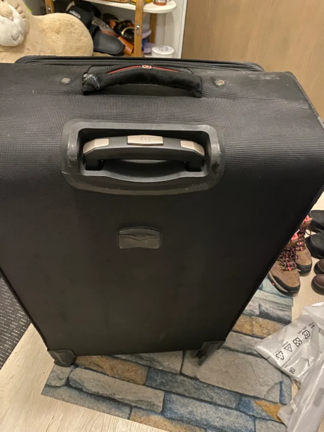 #Cleanout SwissGear Black Suitcase – image indicator(8)