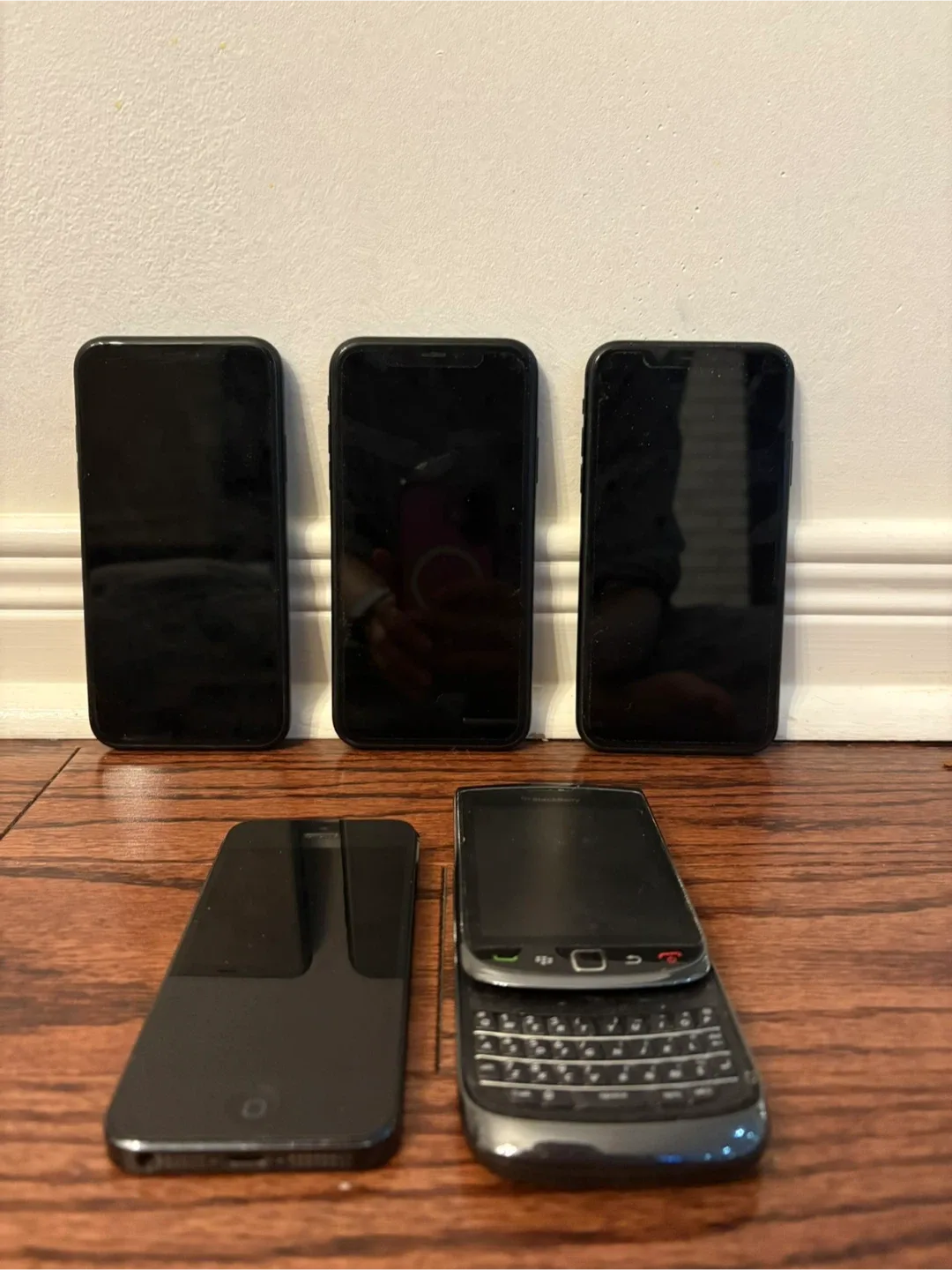 📱🎁 iPhone XRs, iPhone 5, & BlackBerry Torch — Great Deals!