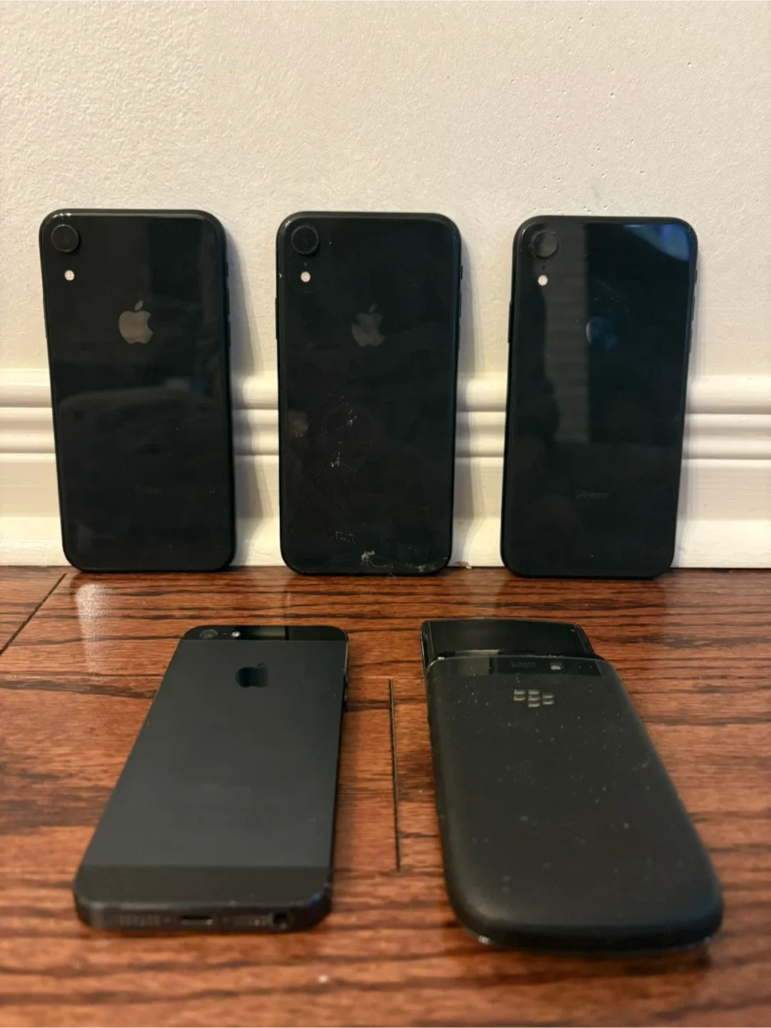 📱🎁 iPhone XRs, iPhone 5, & BlackBerry Torch — Great Deals! image indicator(2)