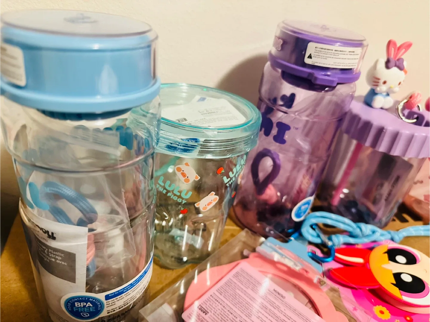 Miniso Sanrio Water Bottles & Mirror image indicator(5)