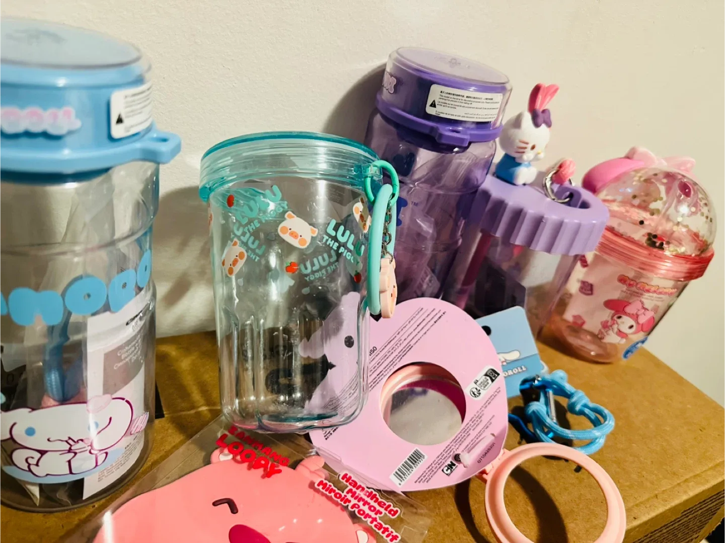 Miniso Sanrio Water Bottles & Mirror image indicator(3)