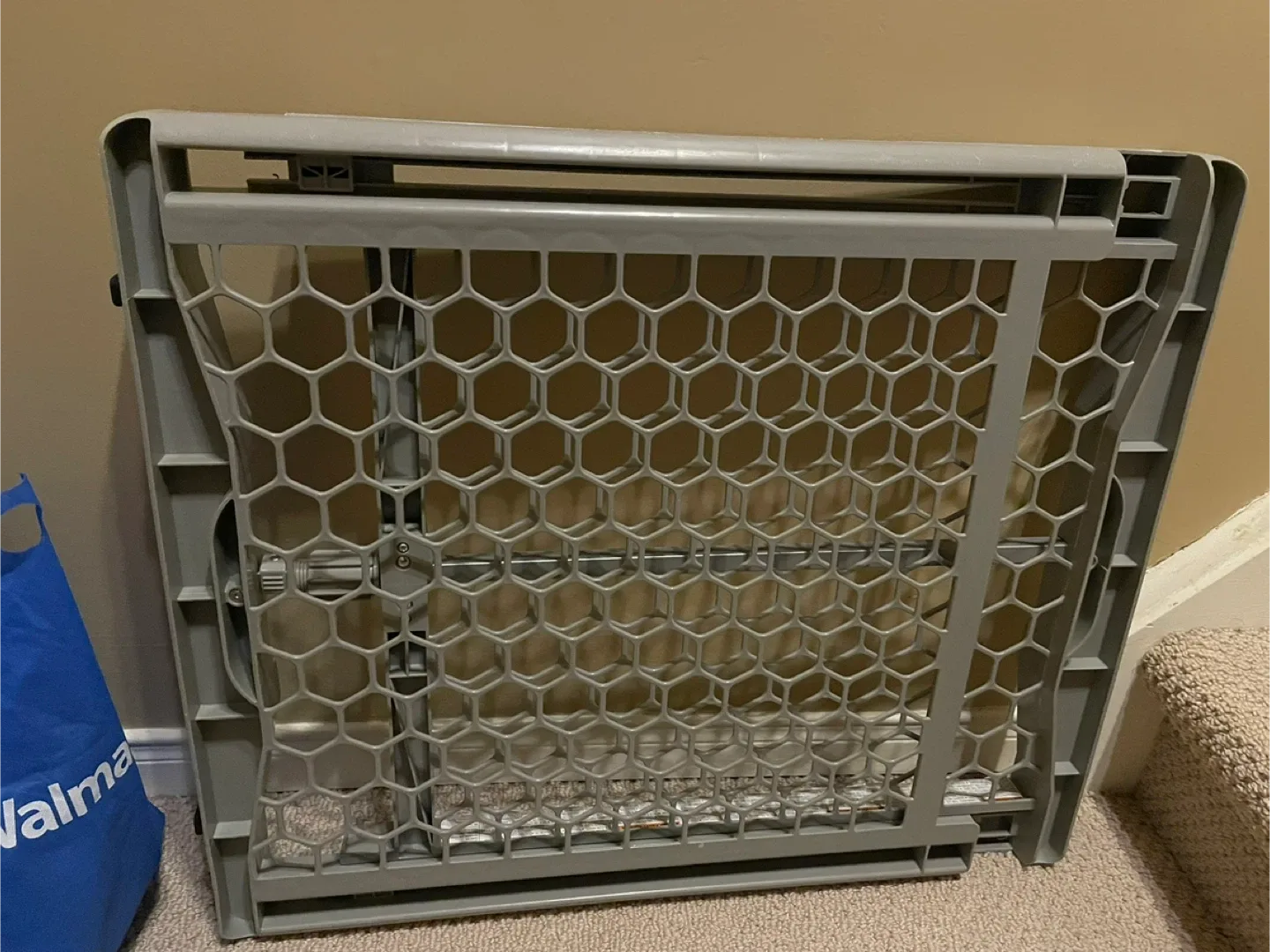 Carlson Expandable large Grey Gate 28-42" Wide image indicator(2)