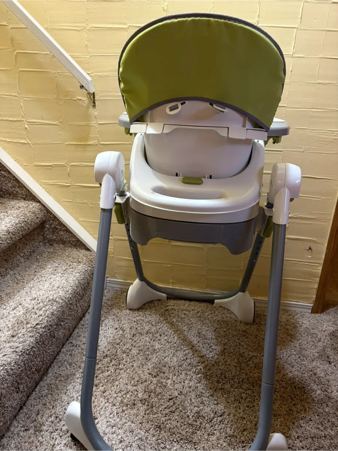 Fisher-Price High Chair, Green & Grey image indicator(3)