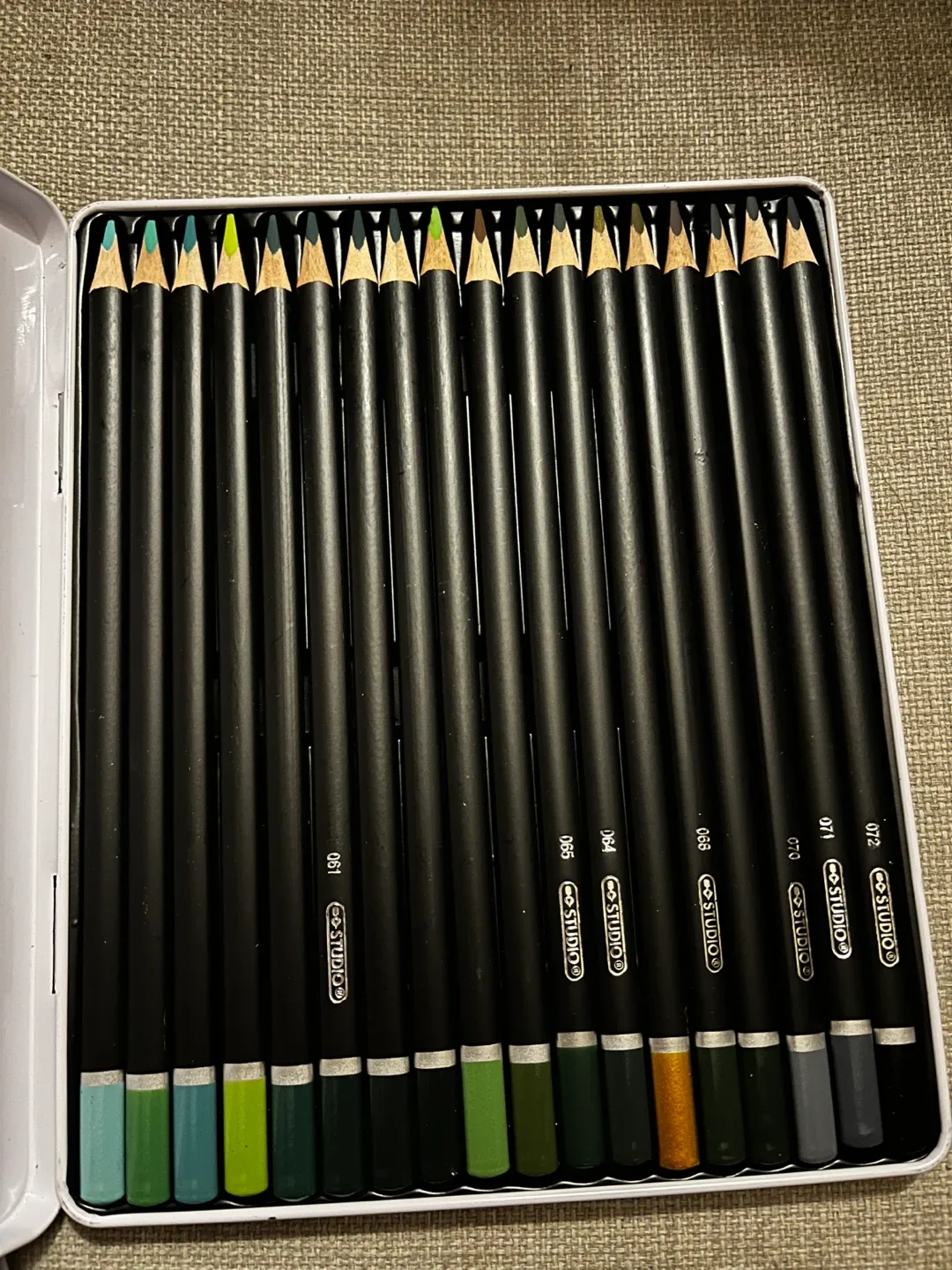 (New) Studio 18 Ergonomic Coloured Pencils image indicator(2)