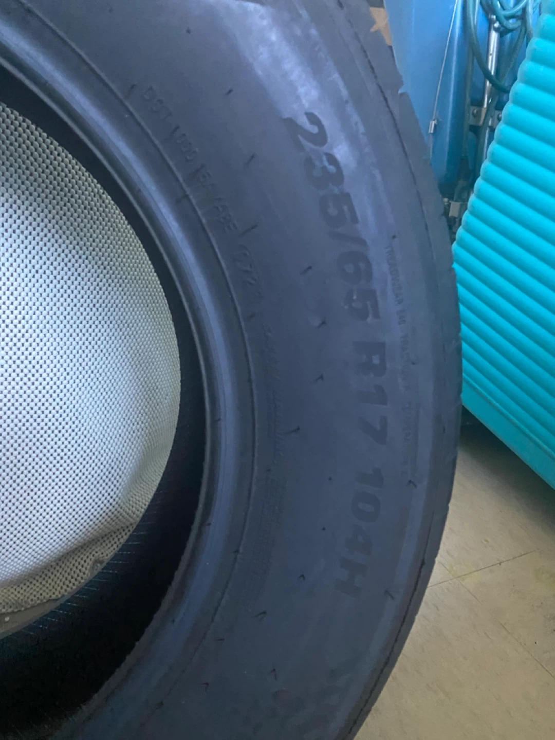 Kumho Crugen HP71 Tire - 235/65 R17 -PICK UP ONLY!! - photo 3