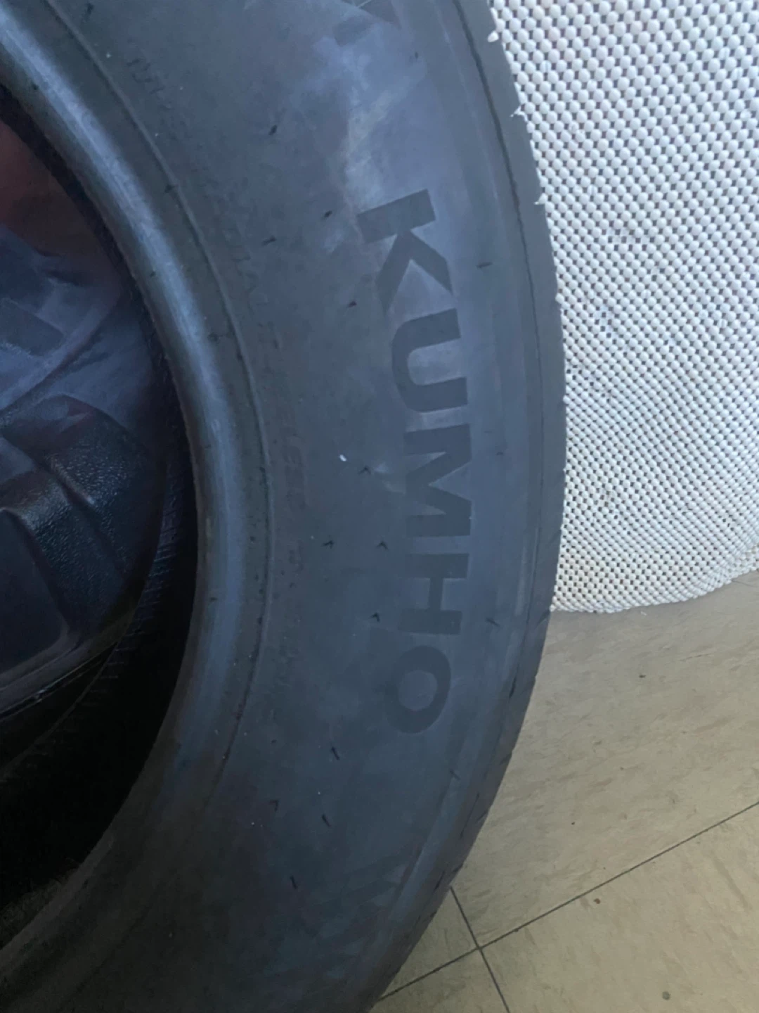 Kumho Crugen HP71 Tire - 235/65 R17 -PICK UP ONLY!! - photo 2