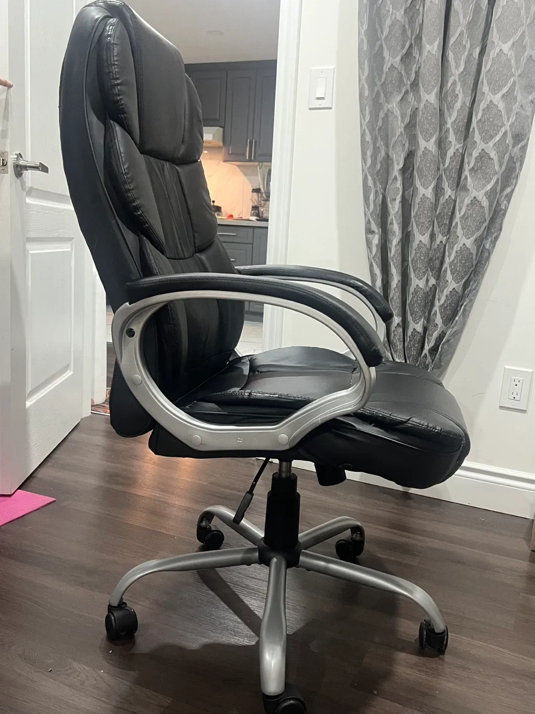 Black Leather Office Chair image indicator(4)