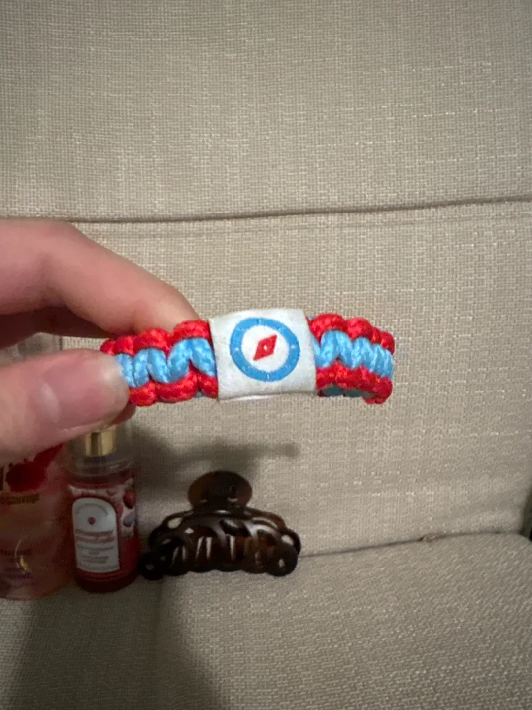 Mists, sprays, claw clip and bracelet image indicator(6)