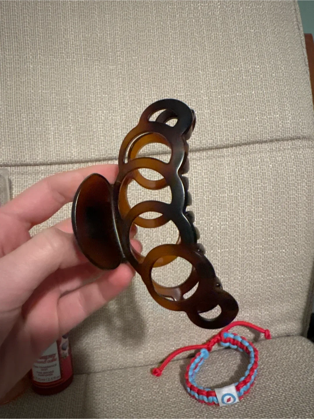 Mists, sprays, claw clip and bracelet image indicator(5)