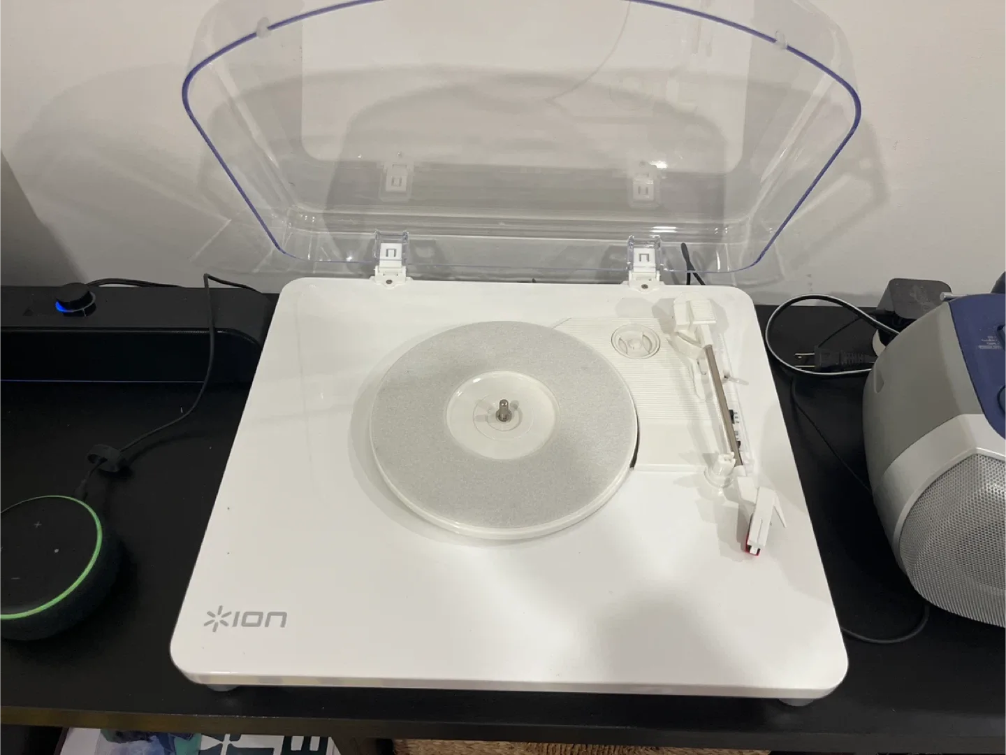 ION Light Audio Max LP White Turntable image indicator(2)