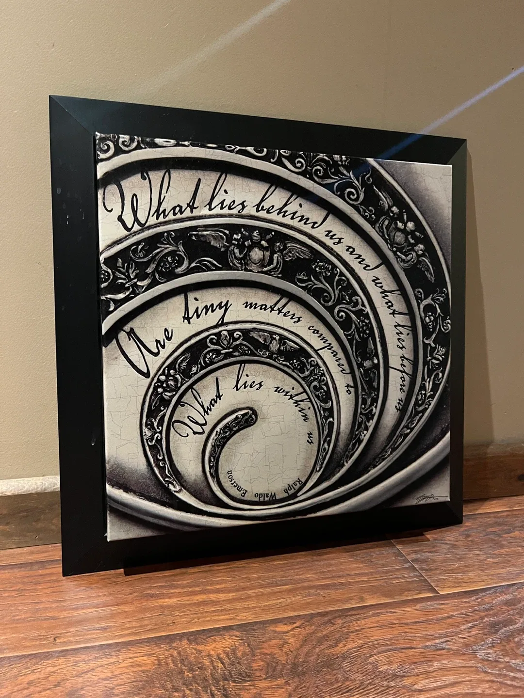 Framed canvas artwork image indicator(2)