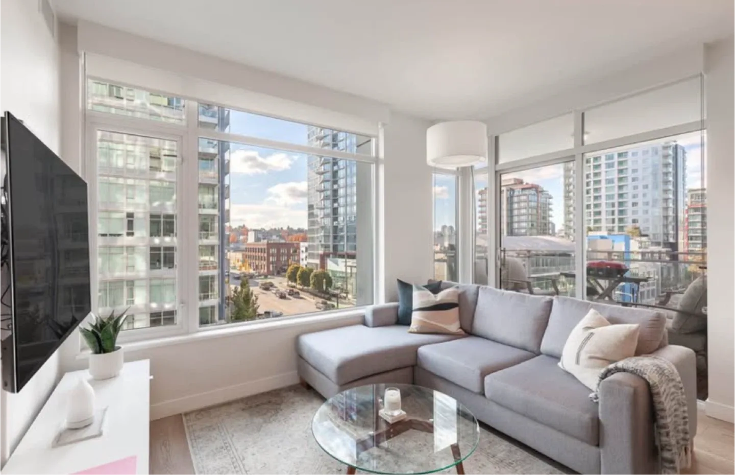 83 Inch Novo Furniture Kane Sectional - Custom Two Piece image indicator(4)