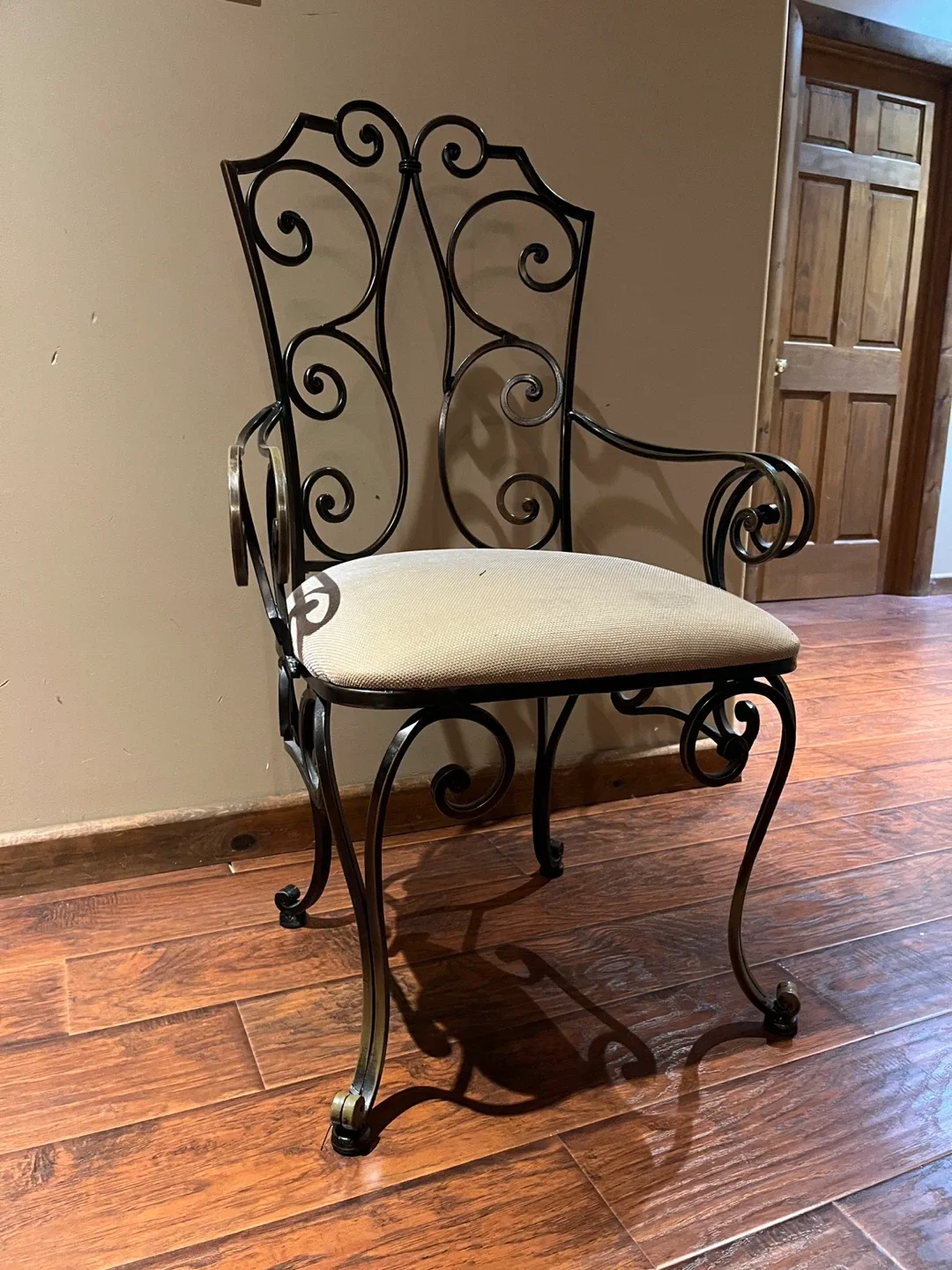 Decorative chair image indicator(5)