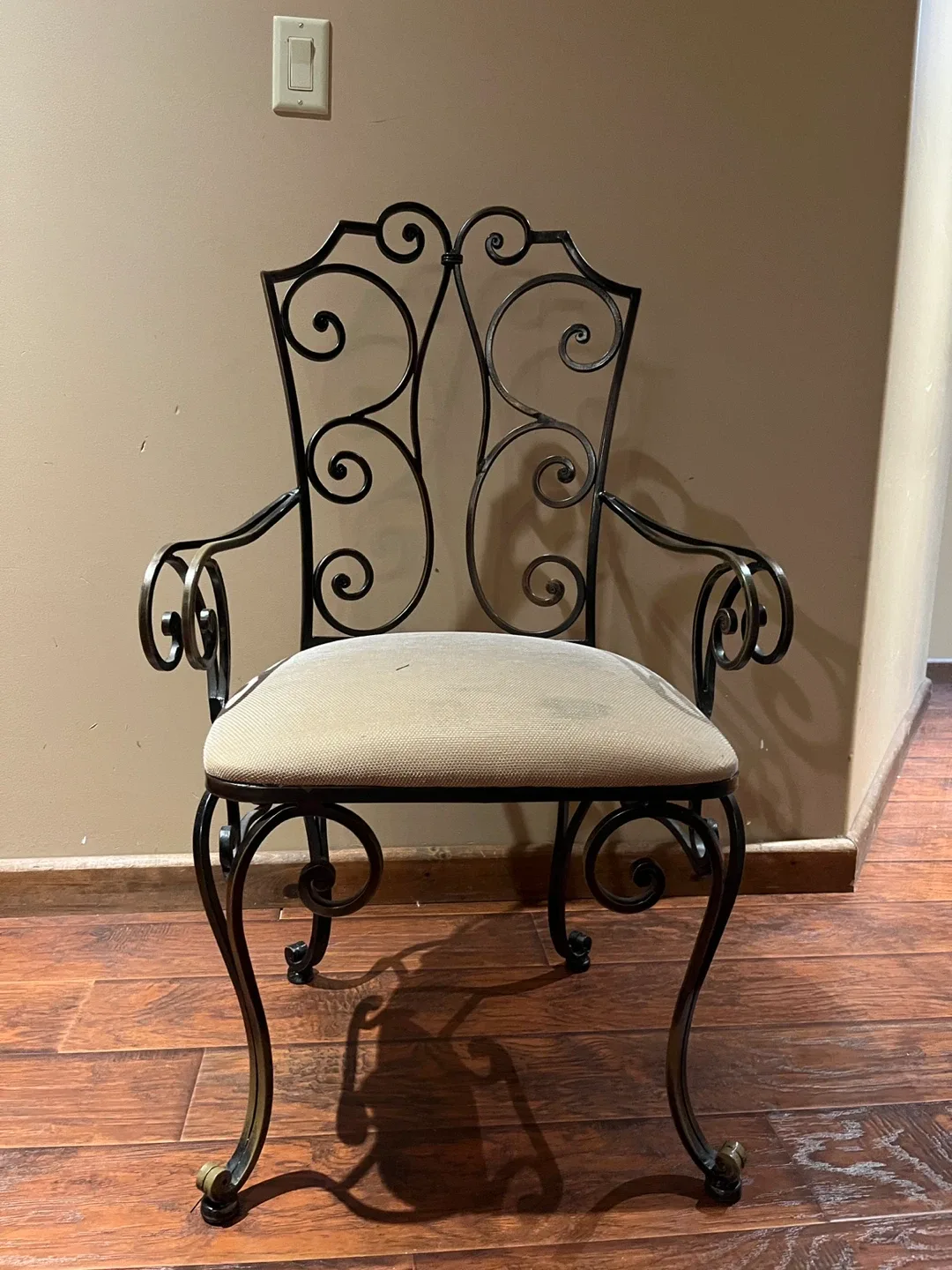 Decorative chair image indicator(2)